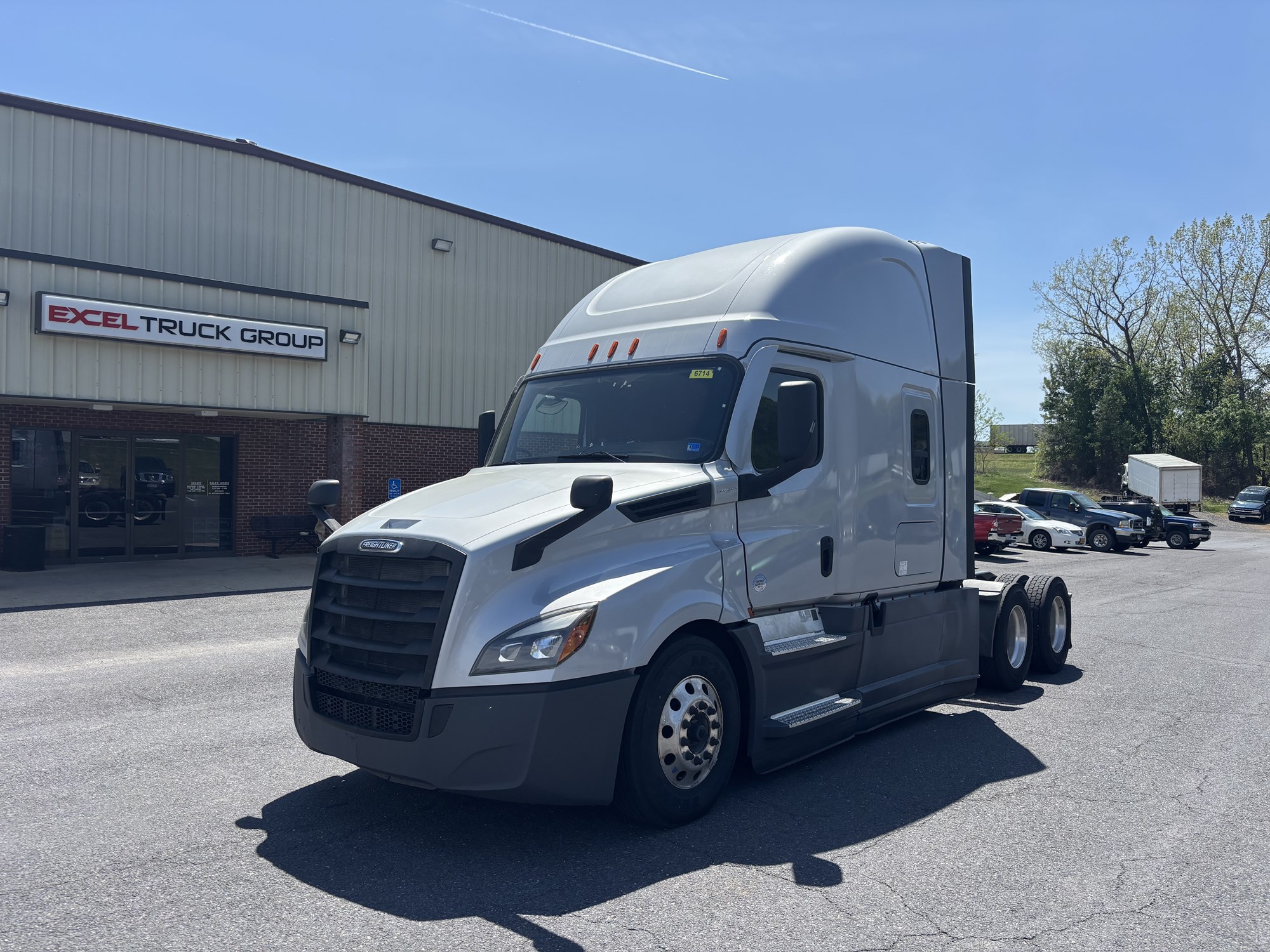 2022 Freightliner Cascadia 126 - image 1 of 6