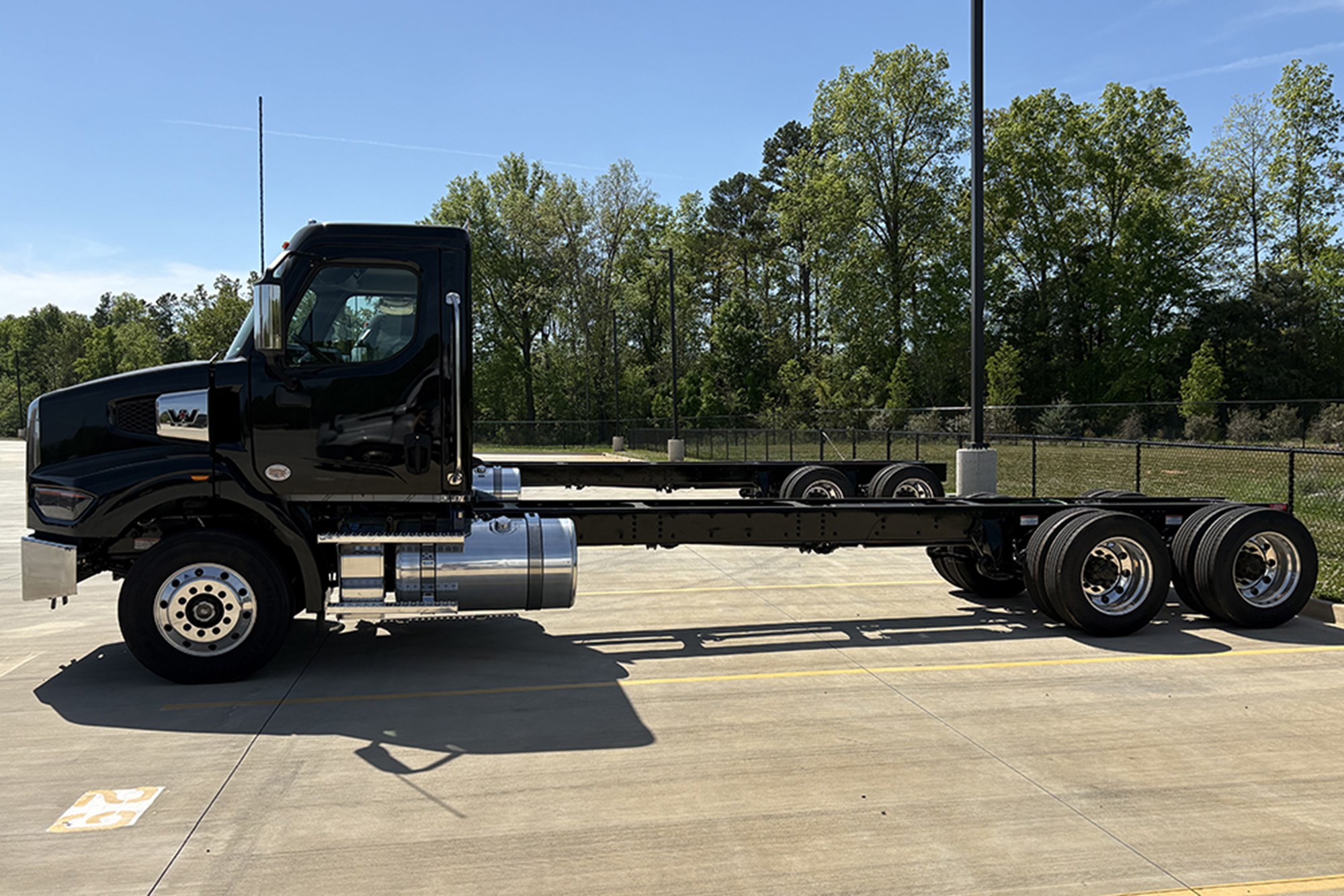 2025 Western Star 47X - image 3 of 6