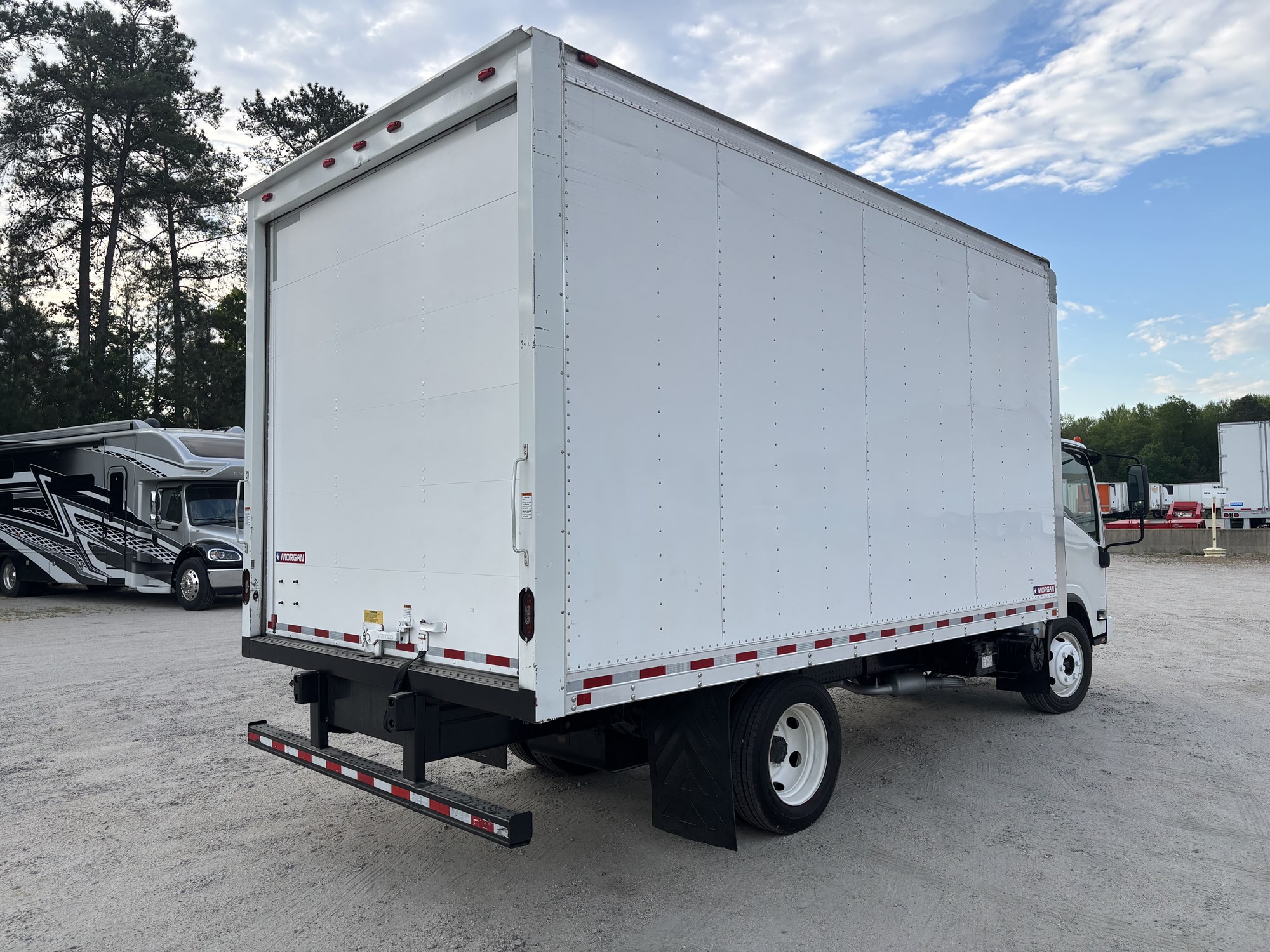 2018 Isuzu NPR/NPR-HD - image 3 of 6