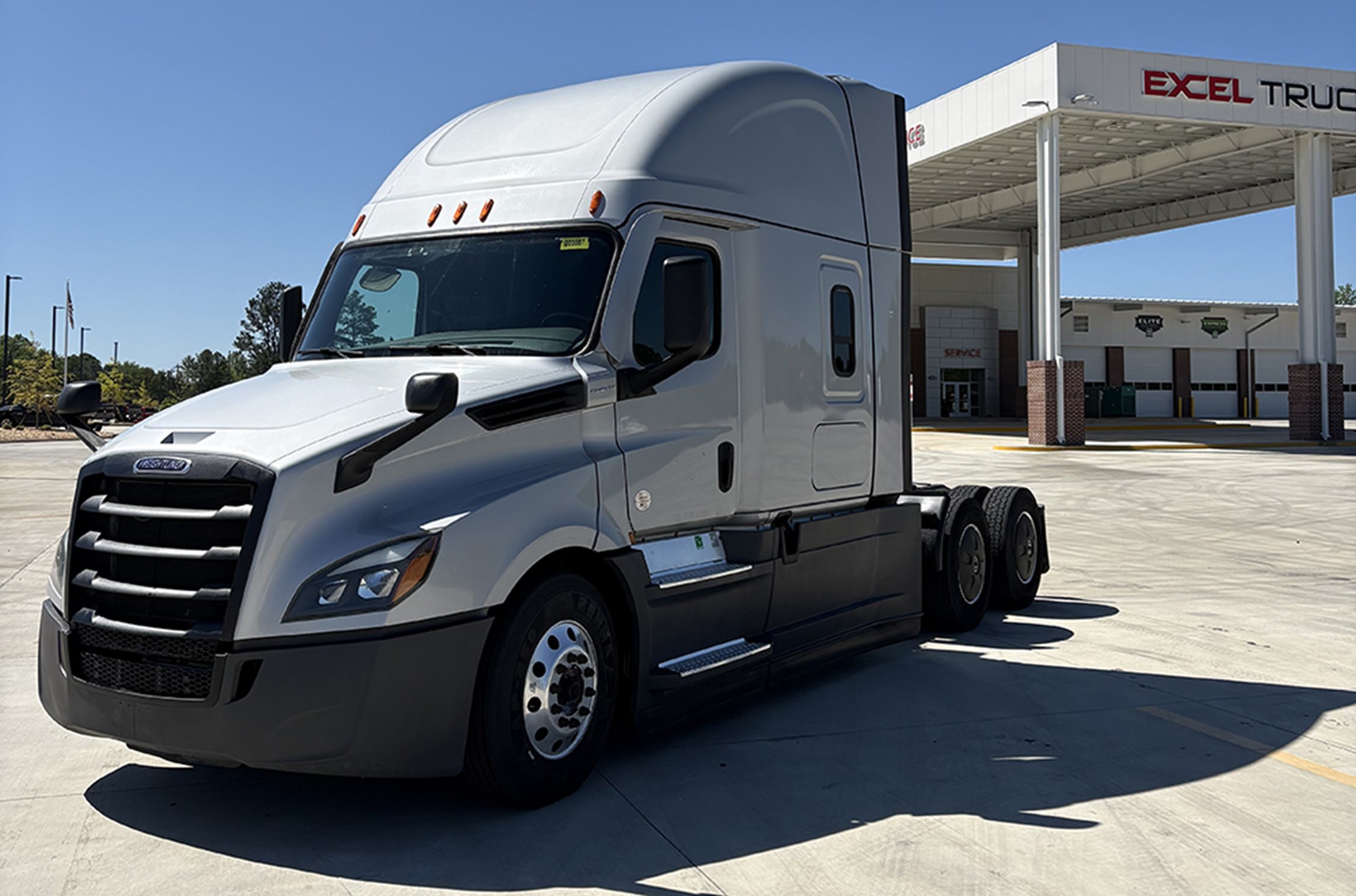 2023 Freightliner Cascadia 126 - image 1 of 6