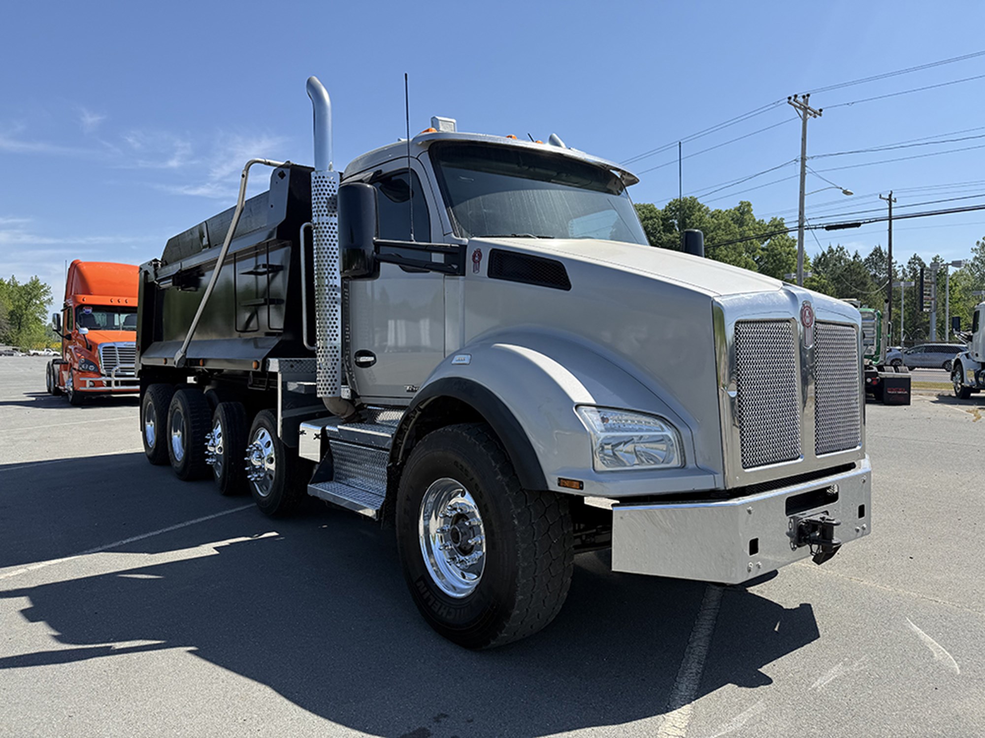 2018 Kenworth T880 - image 2 of 6