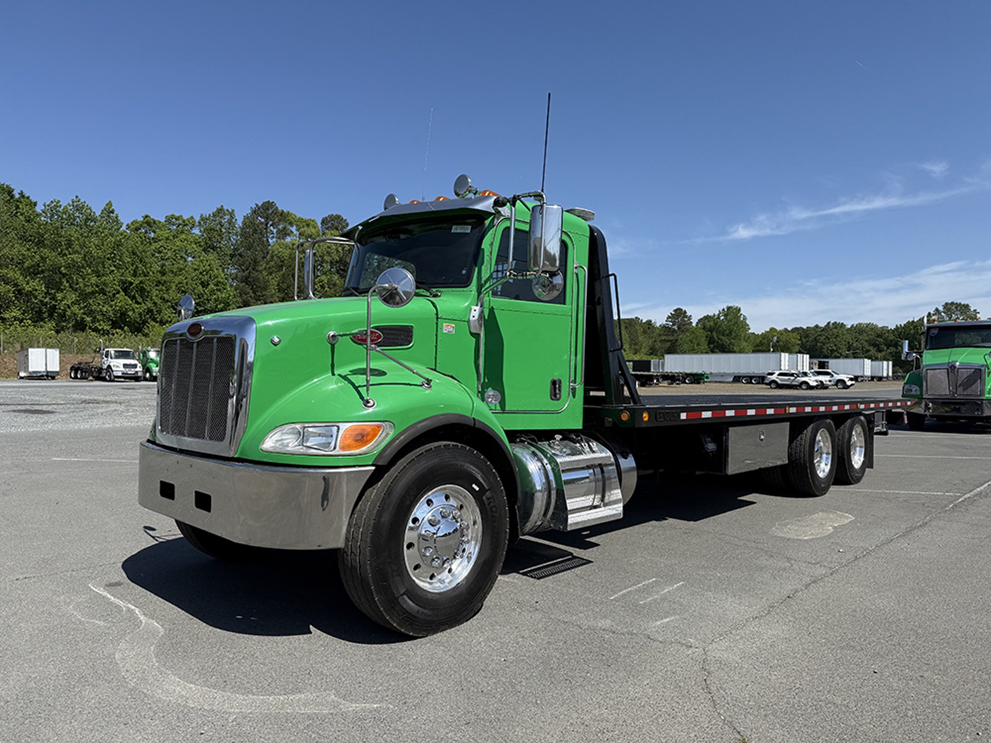 2018 Peterbilt 348 - image 1 of 6