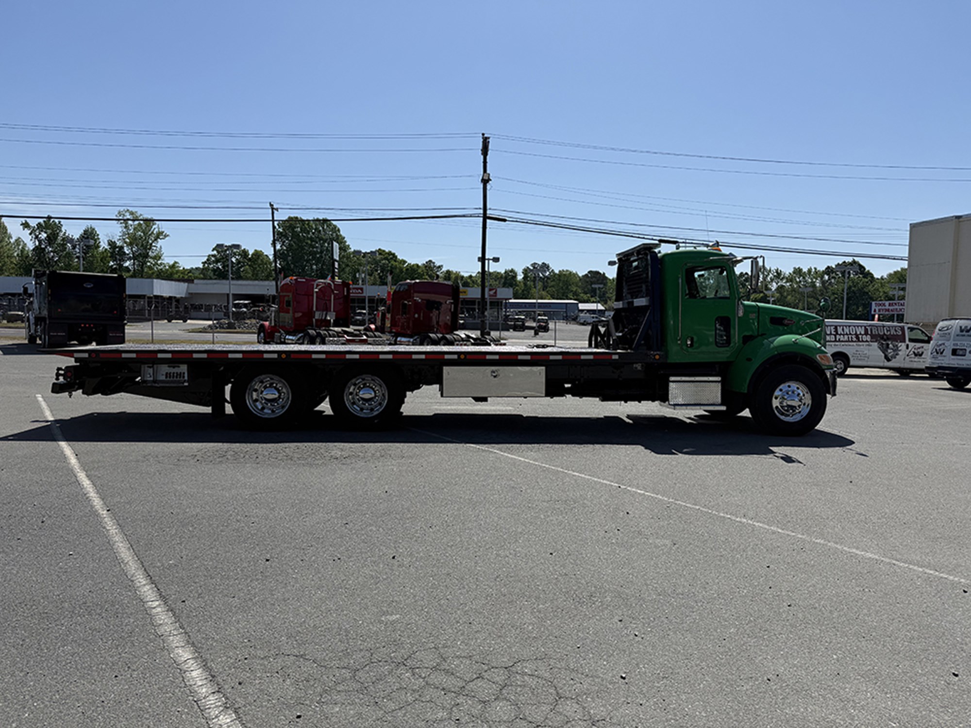 2018 Peterbilt 348 - image 3