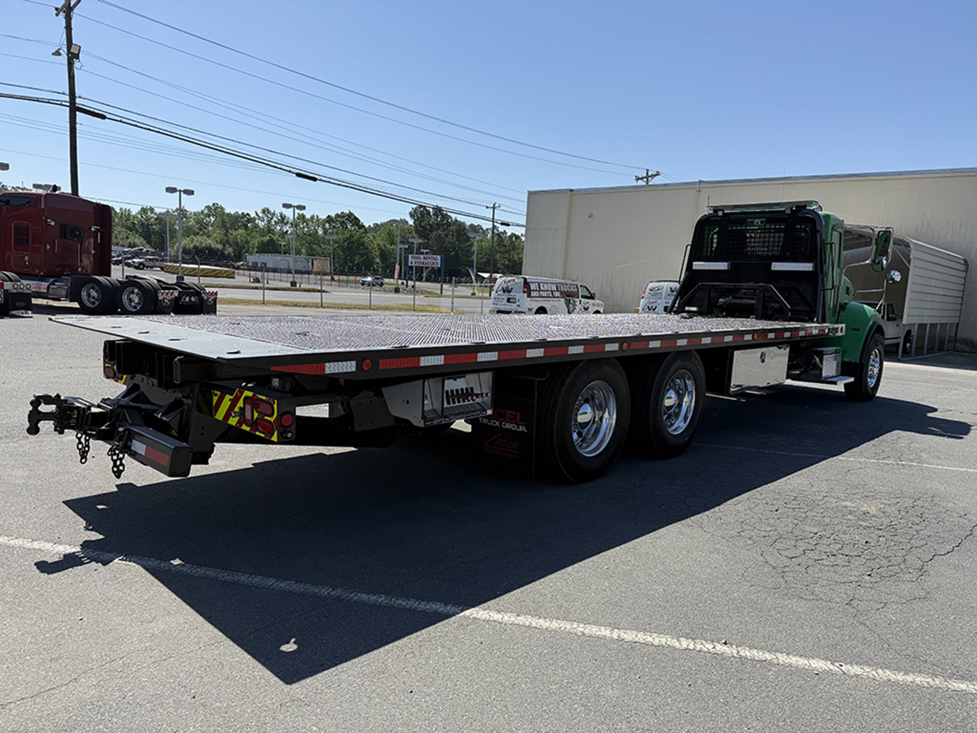 2018 Peterbilt 348 - image 4 of 6