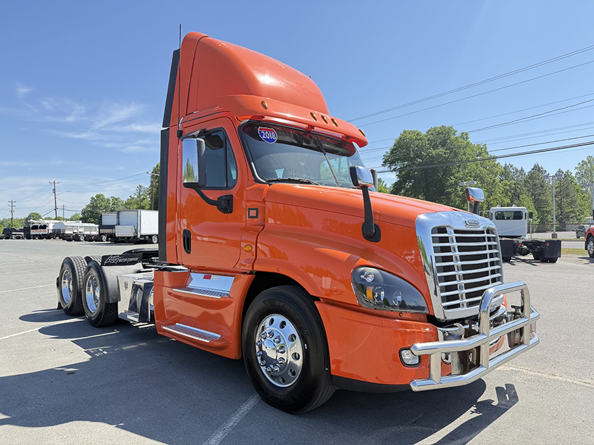 2018 Freightliner Cascadia 125 - image 2 of 6