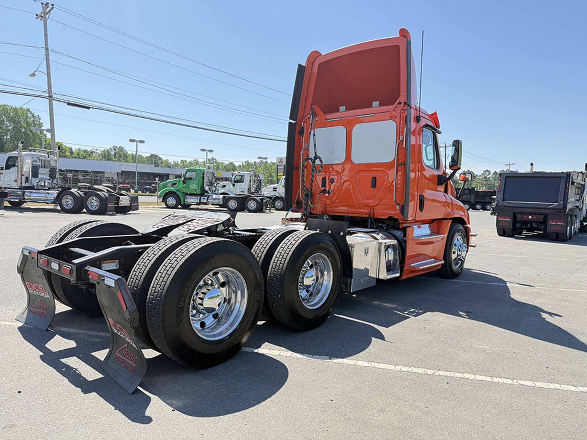 2018 Freightliner Cascadia 125 - image 4 of 6