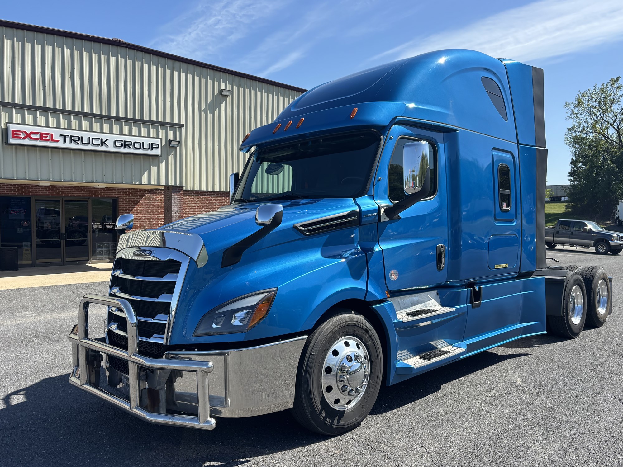 2024 Freightliner Cascadia 126 - image 1 of 6