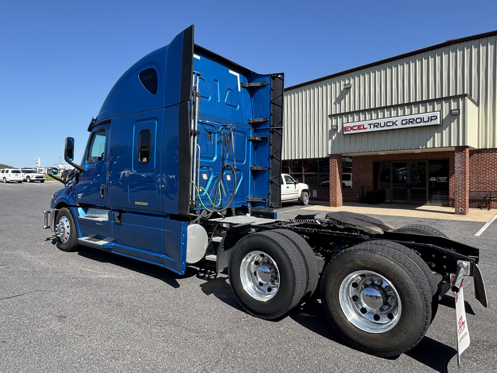 2024 Freightliner Cascadia 126 - image 3 of 6