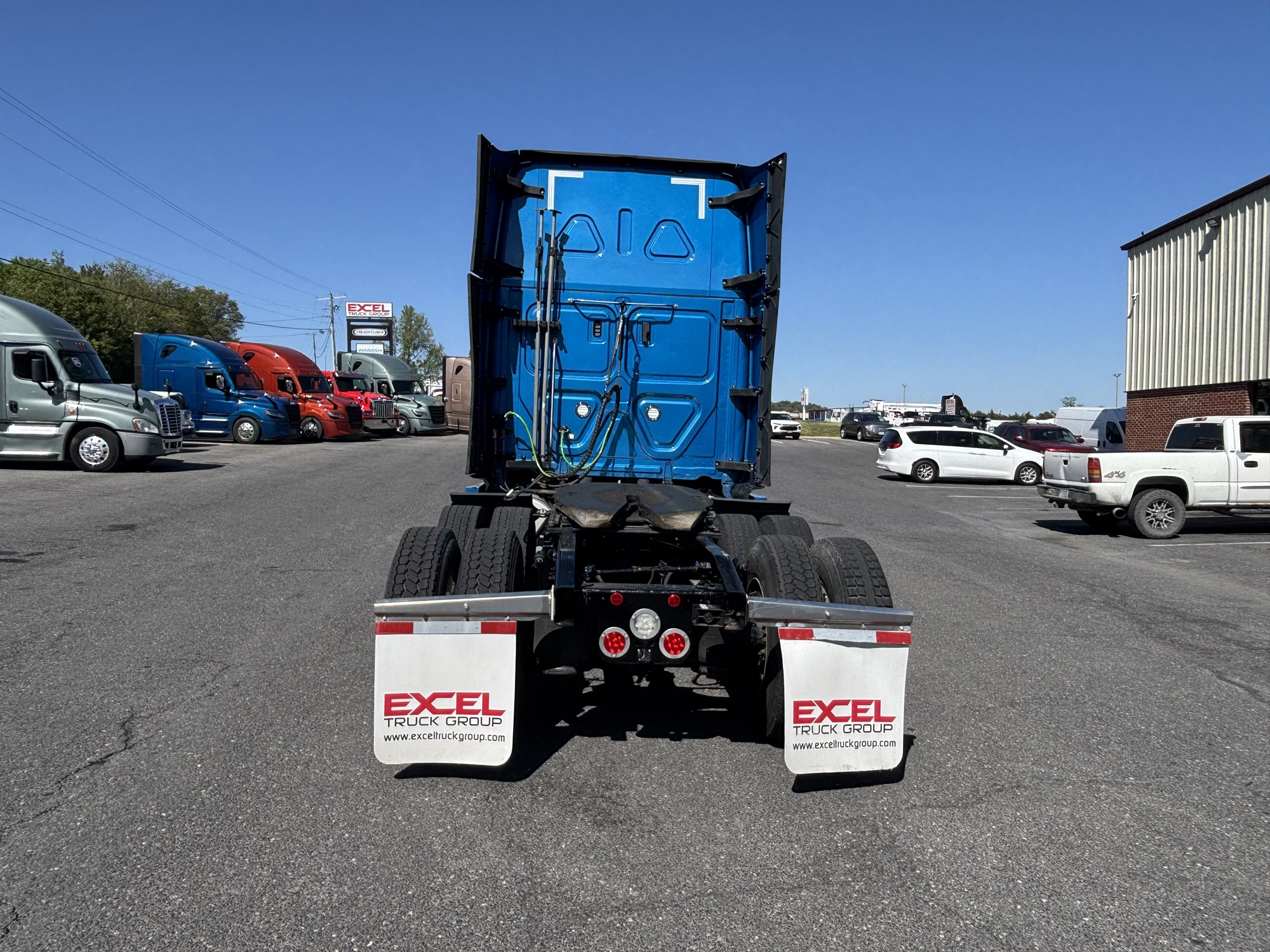 2024 Freightliner Cascadia 126 - image 4 of 6