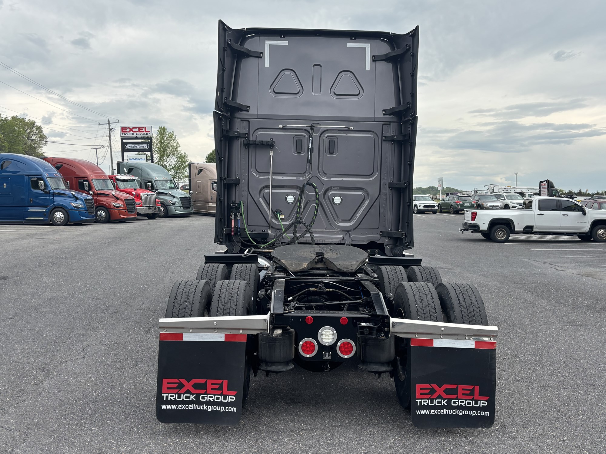 2024 Freightliner Cascadia 126 - image 4 of 6