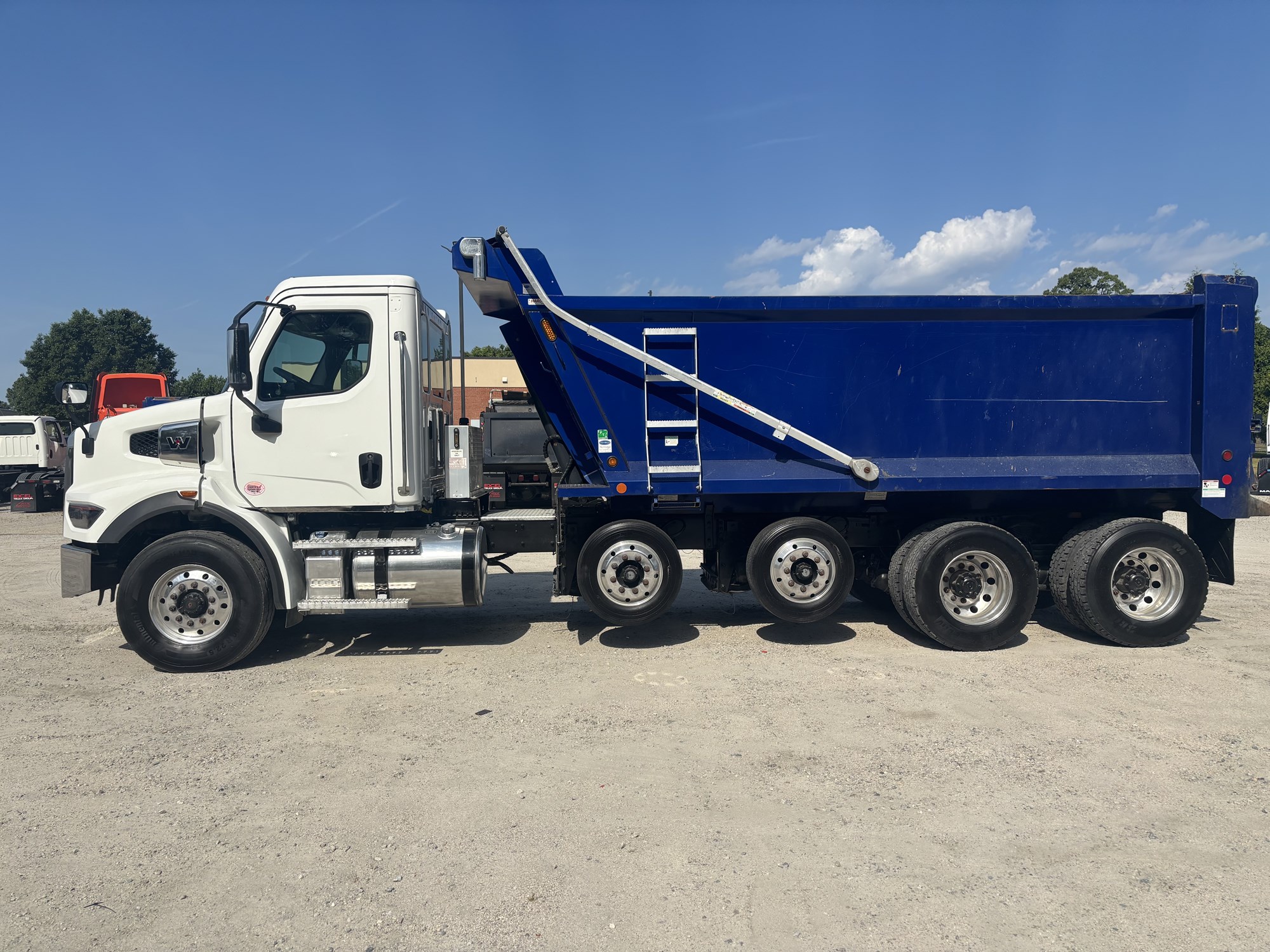 2025 Western Star 47X - image 2 of 6