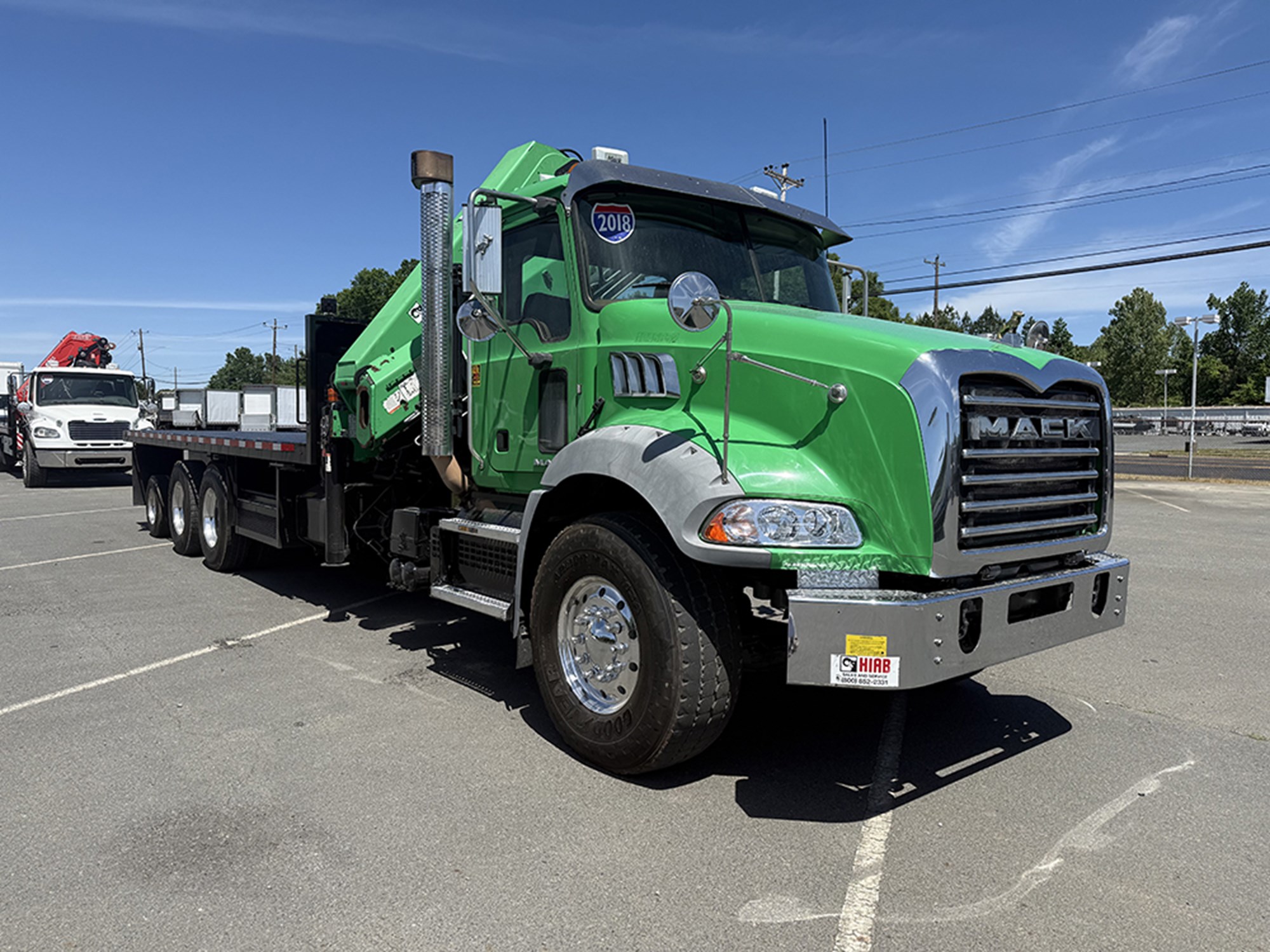 2018 Mack GU813 - image 2 of 6