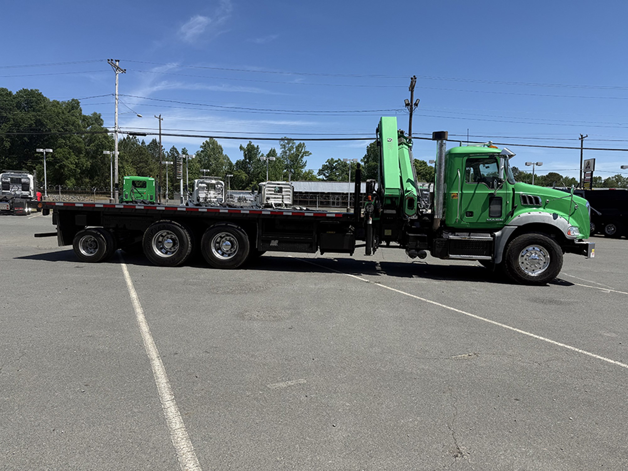 2018 Mack GU813 - image 3 of 6