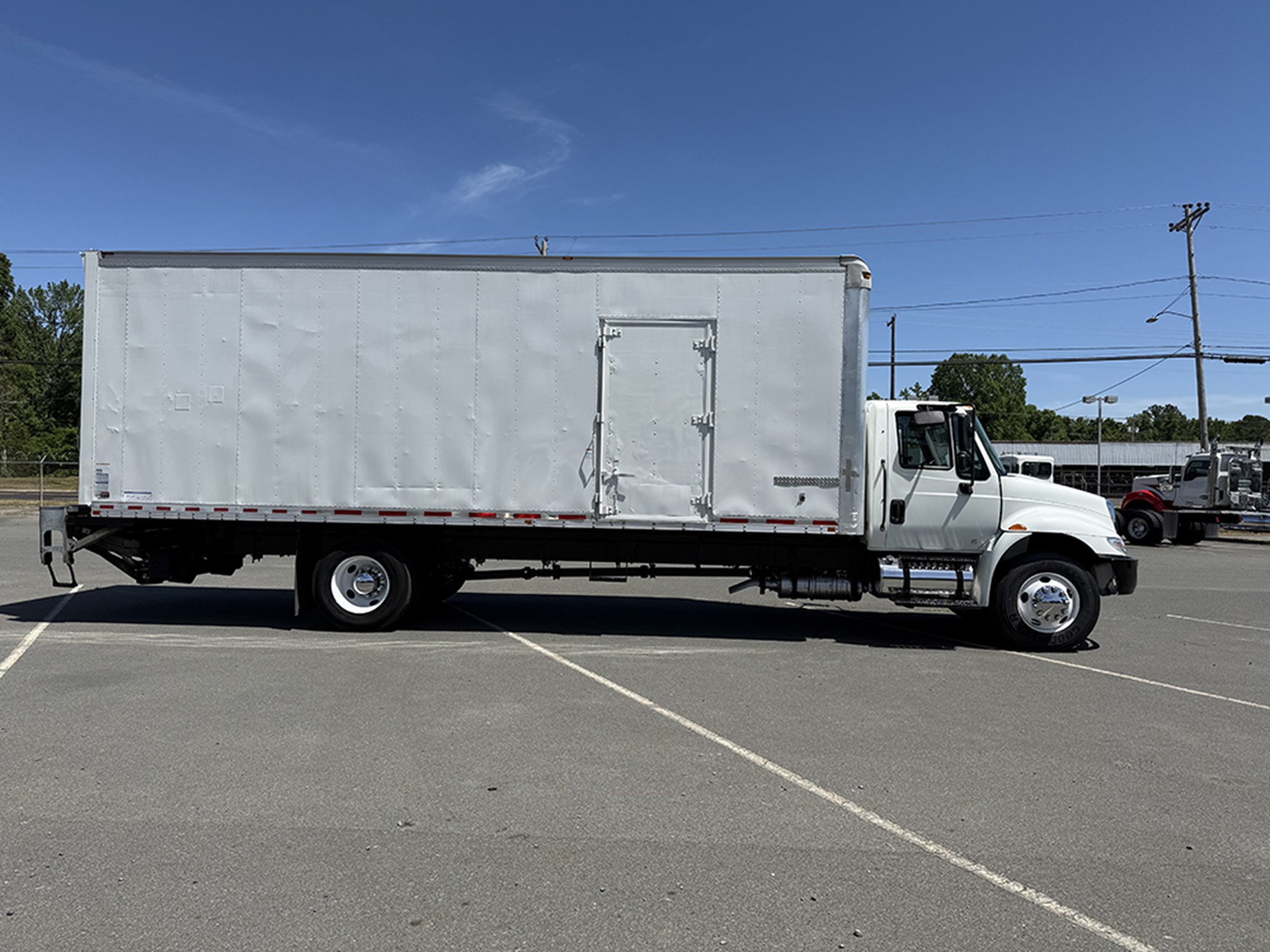 2019 International 4300 - image 3 of 6