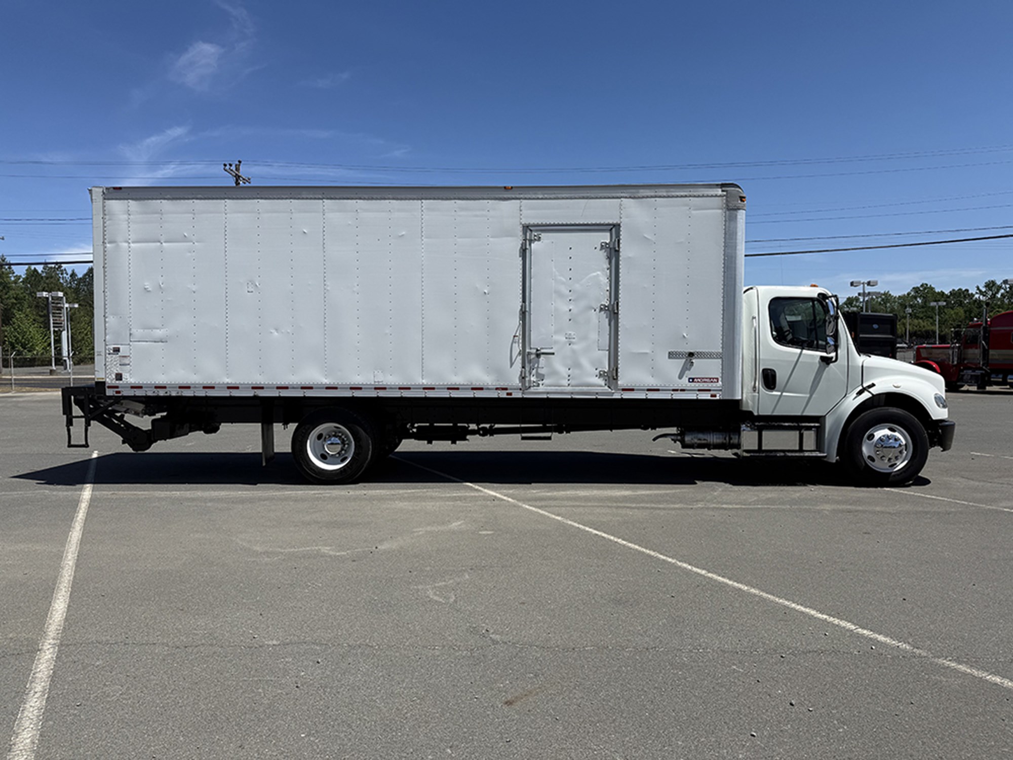 2019 Freightliner M2 - image 3 of 6