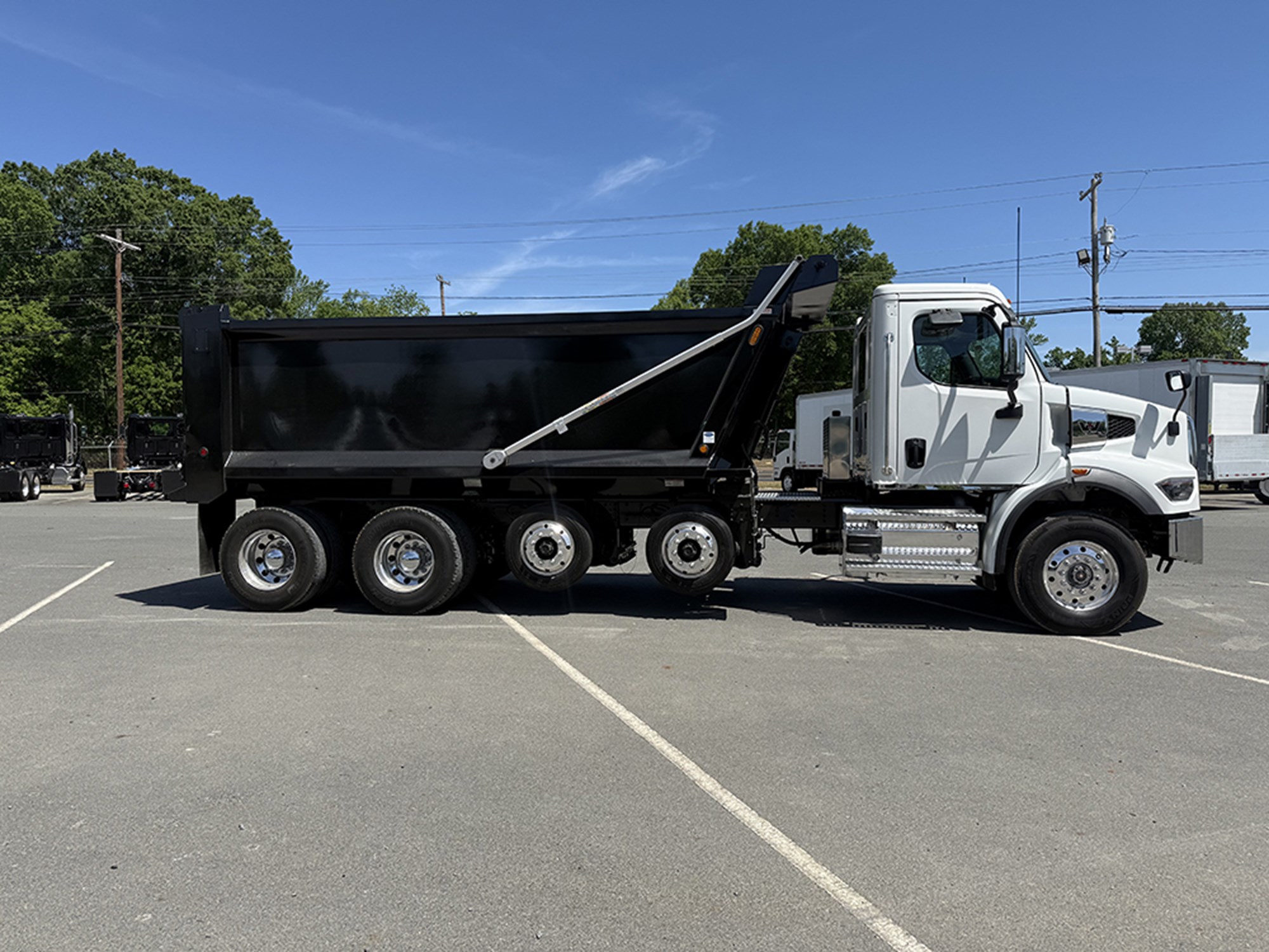 2024 Western Star 47X - image 3 of 6