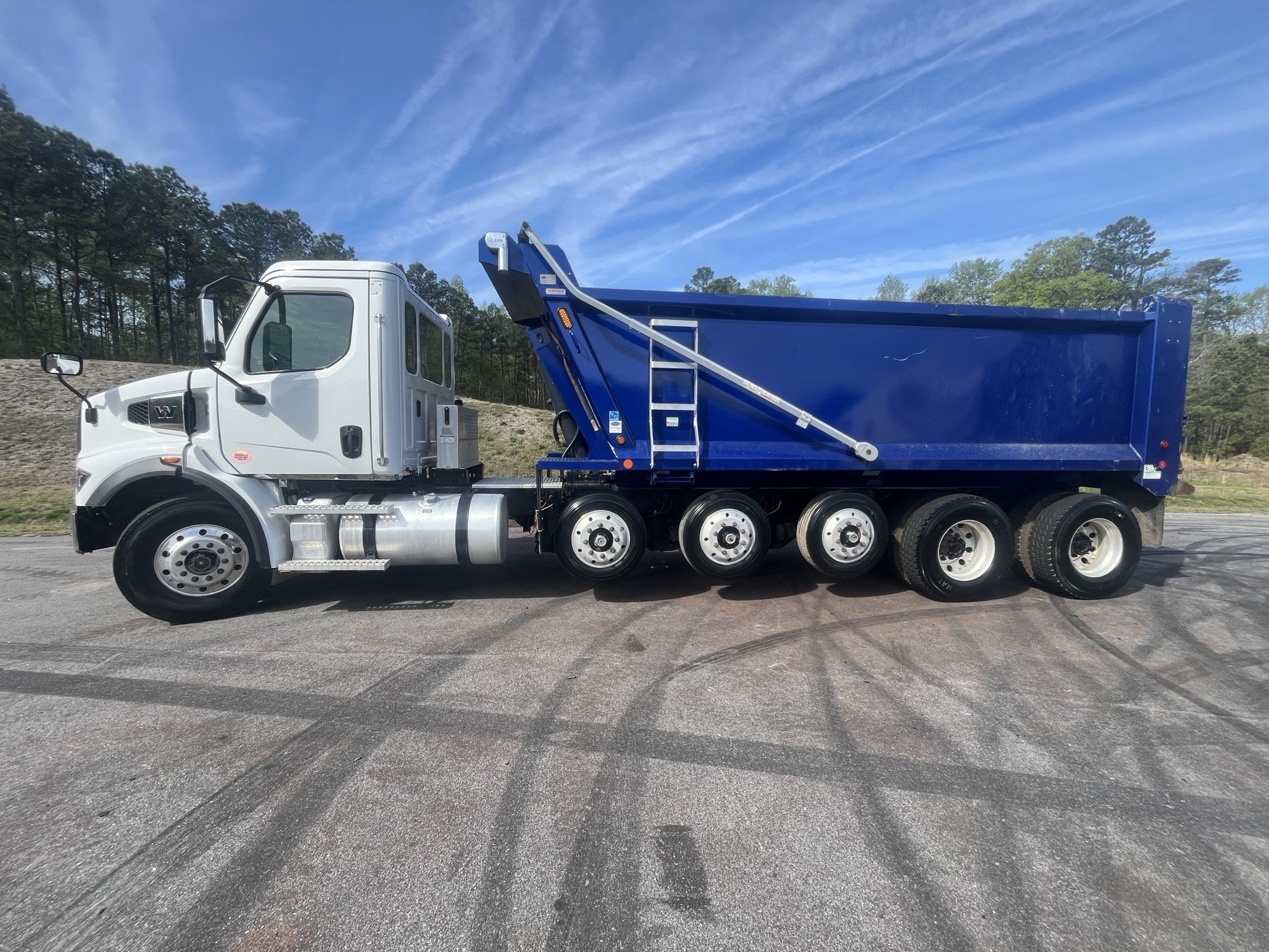 2025 Western Star 47X - image 2 of 6