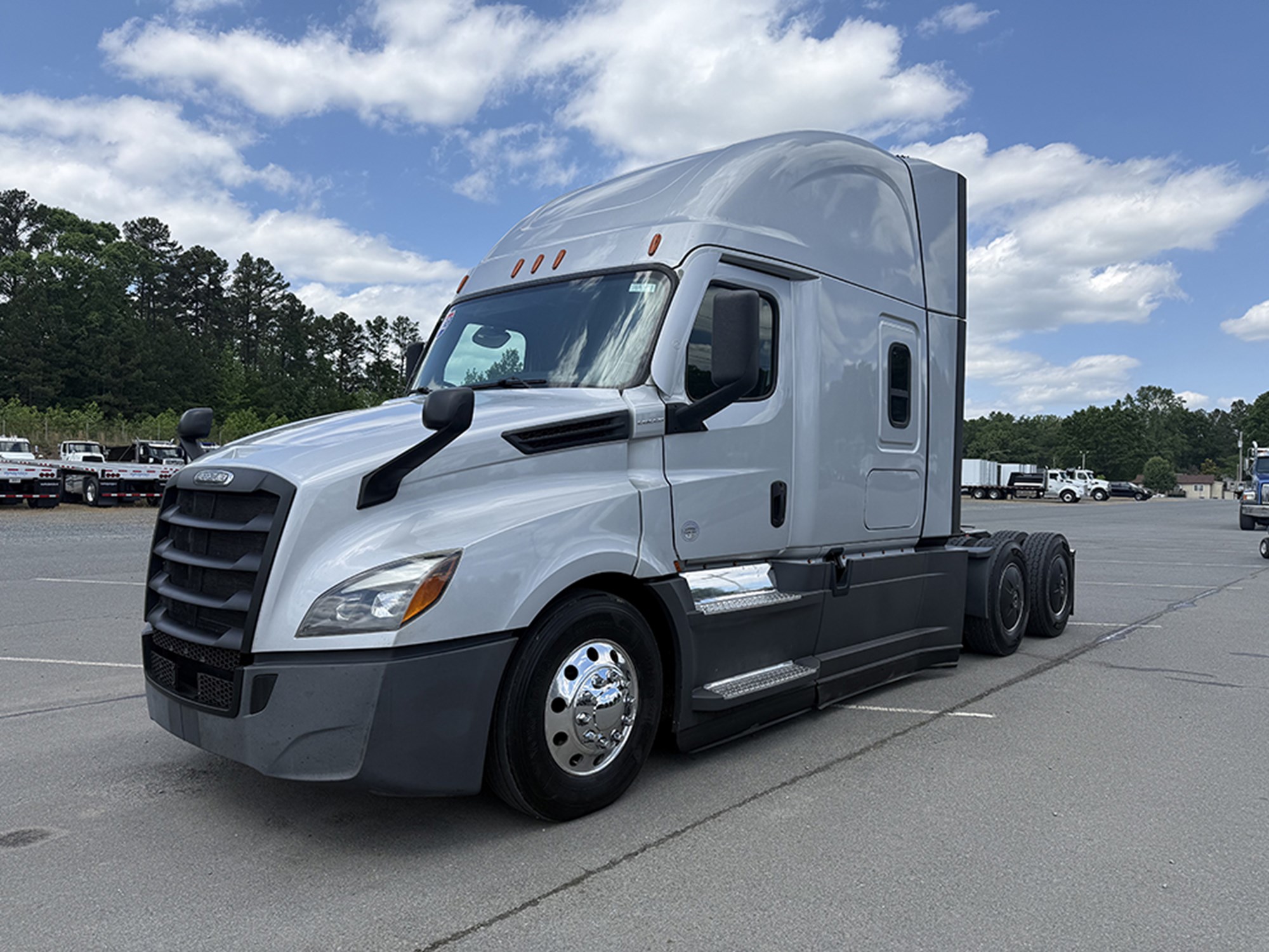 2023 Freightliner Cascadia 126 - image 1 of 6