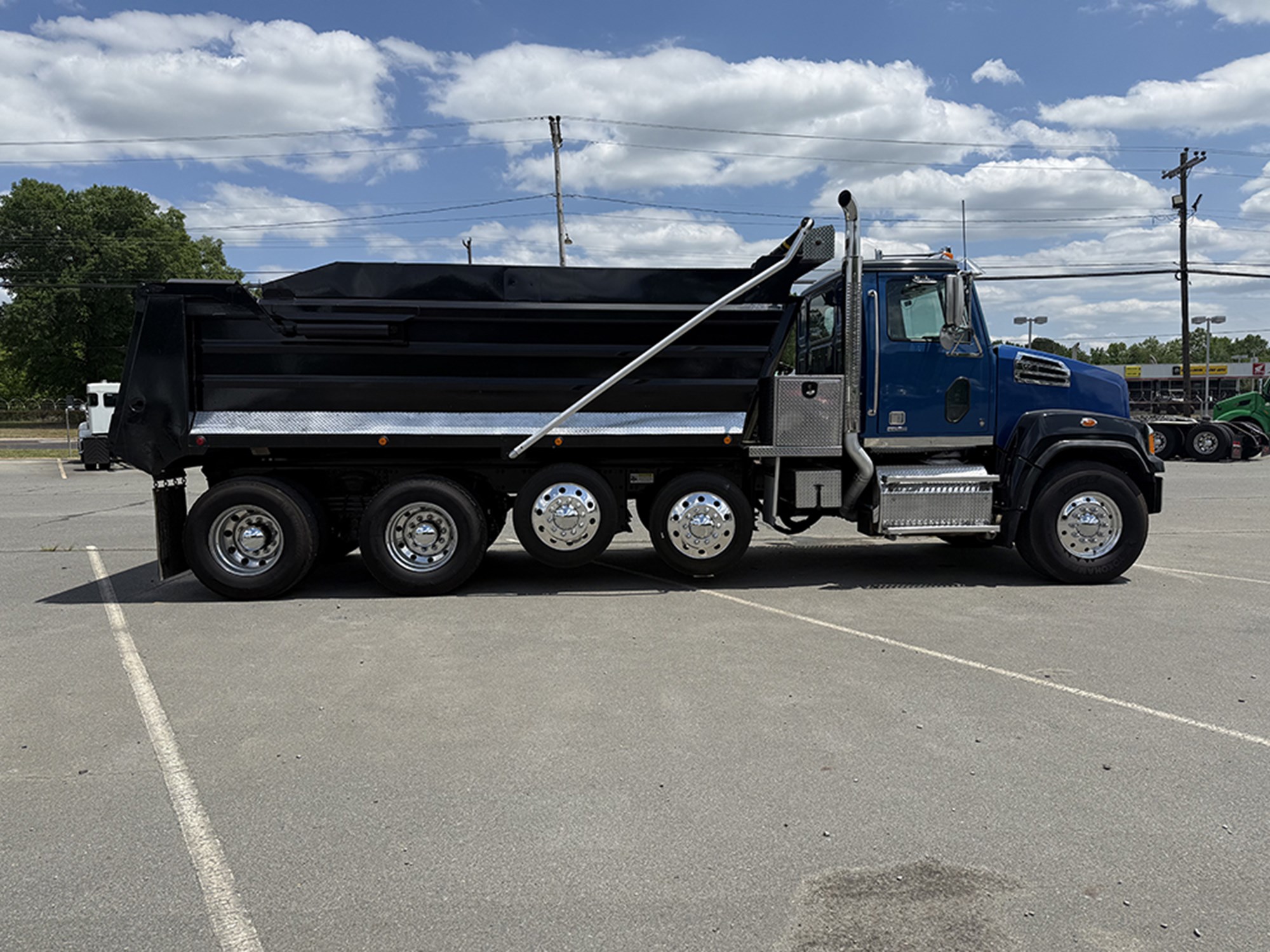 2020 Western Star 4700 - image 3 of 6