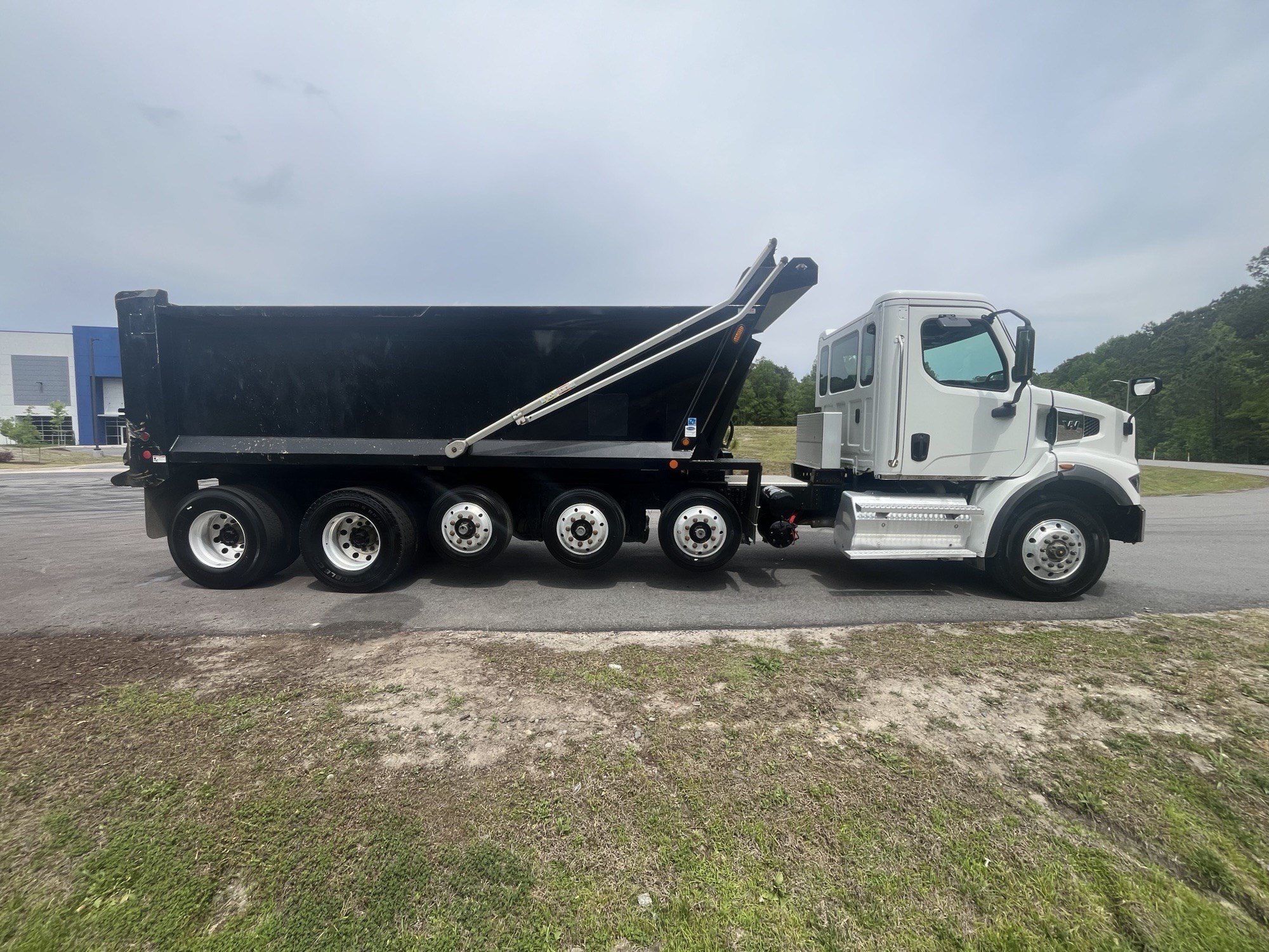2025 Western Star 47X - image 6 of 6