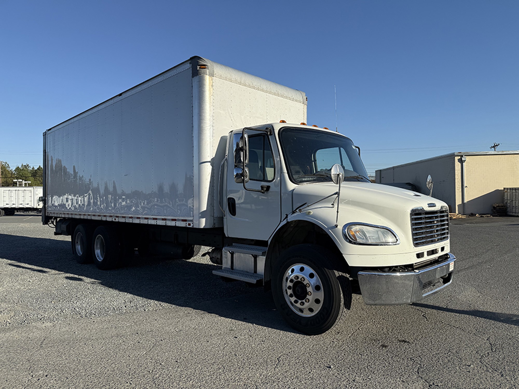2018 Freightliner M2 - image 2 of 6