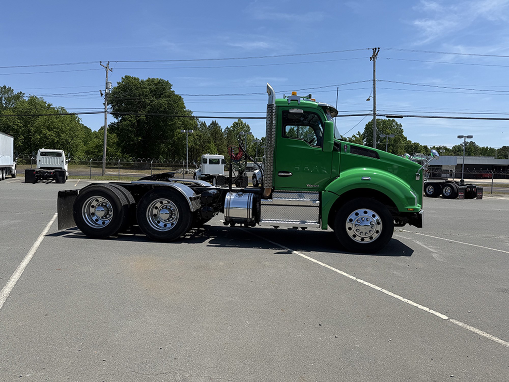 2019 Kenworth T880 - image 3 of 6