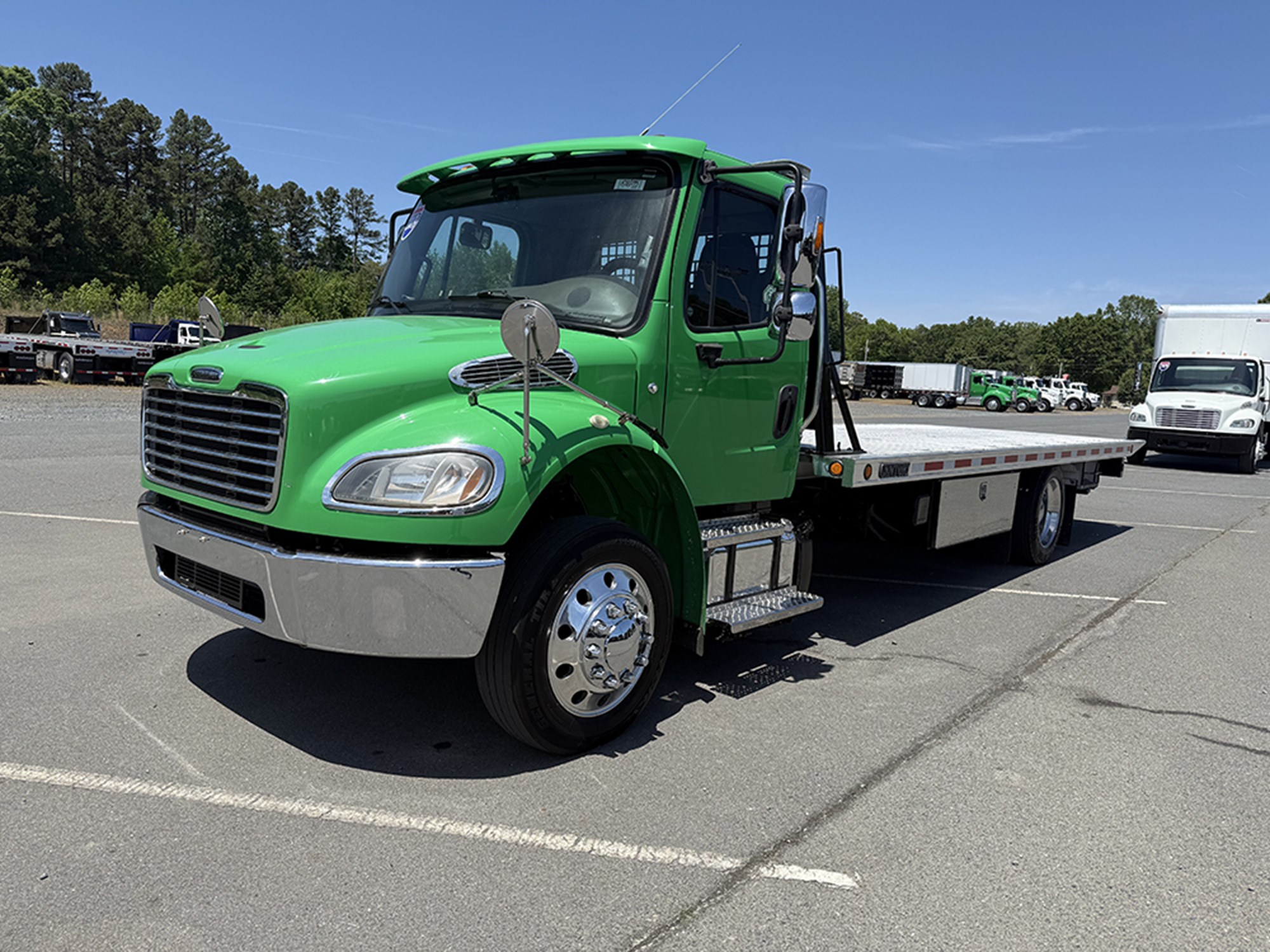 2019 Freightliner M2106 - image 1 of 6