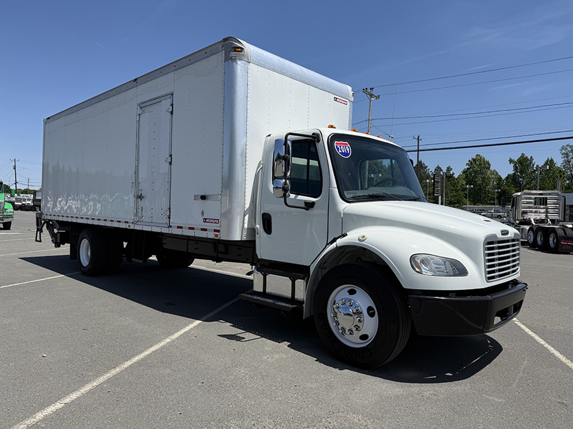 2019 Freightliner M2 - image 2 of 6