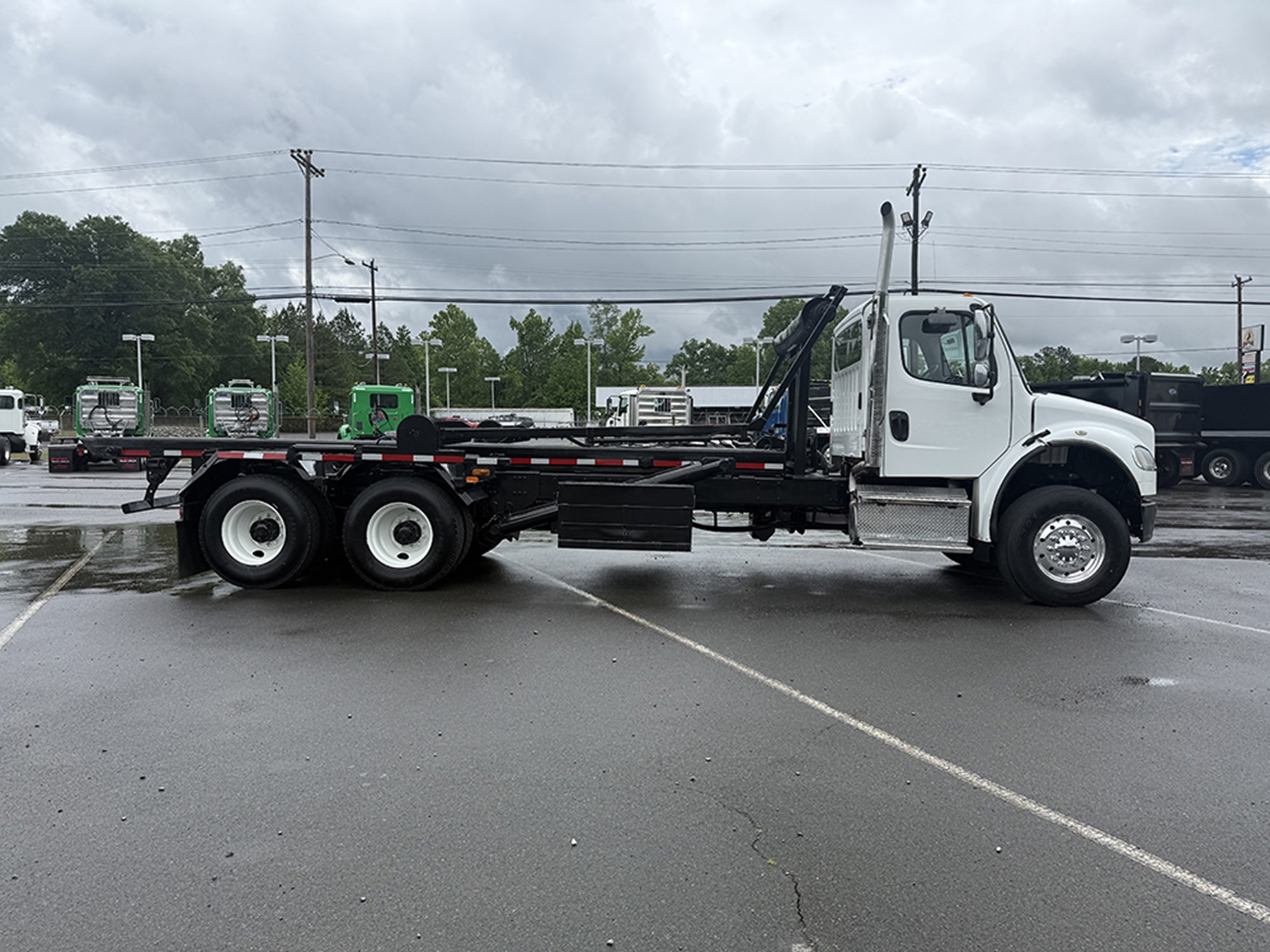 2018 Freightliner M2 - image 3 of 6
