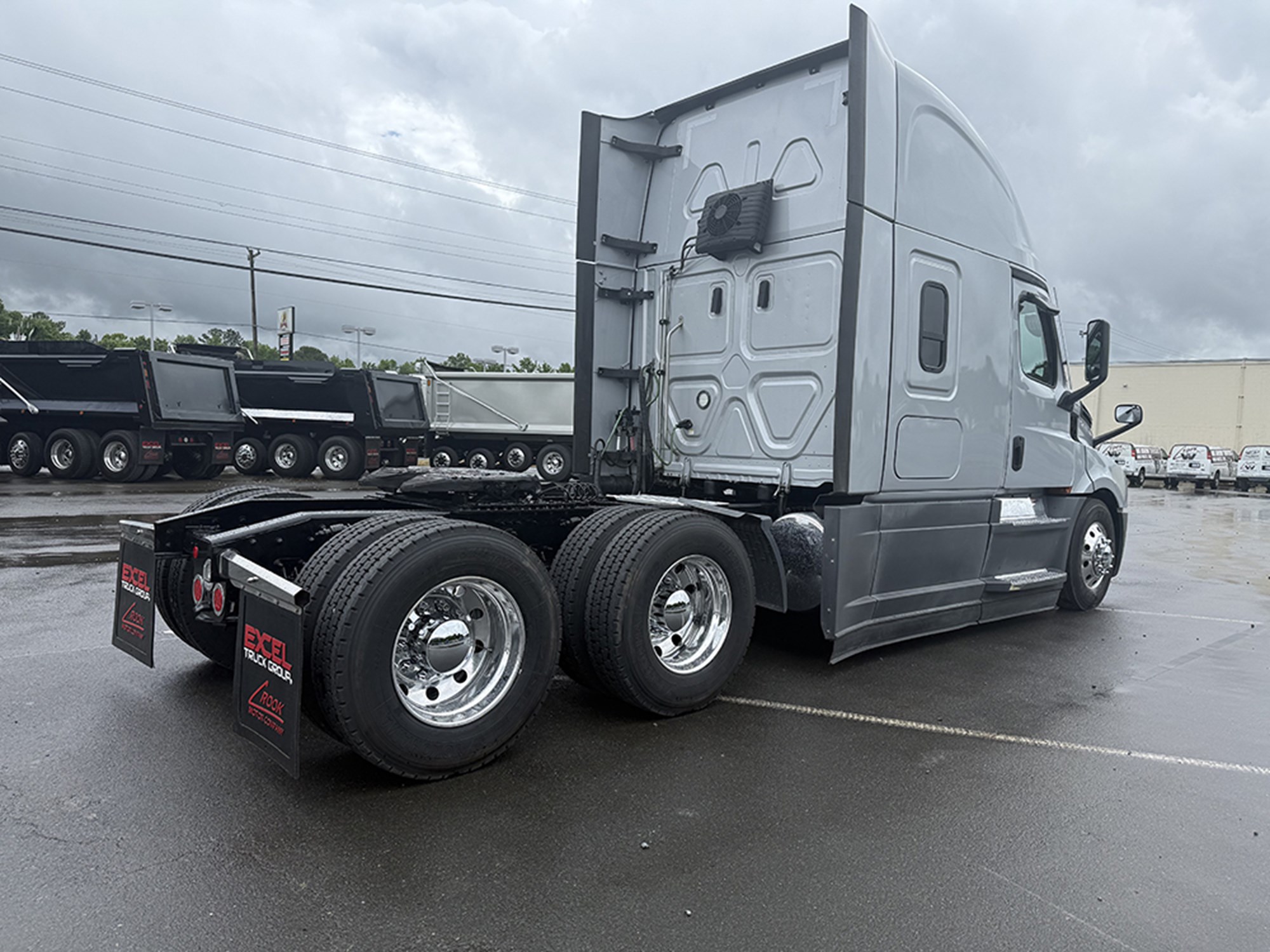 2023 Freightliner Cascadia 126 - image 4 of 6