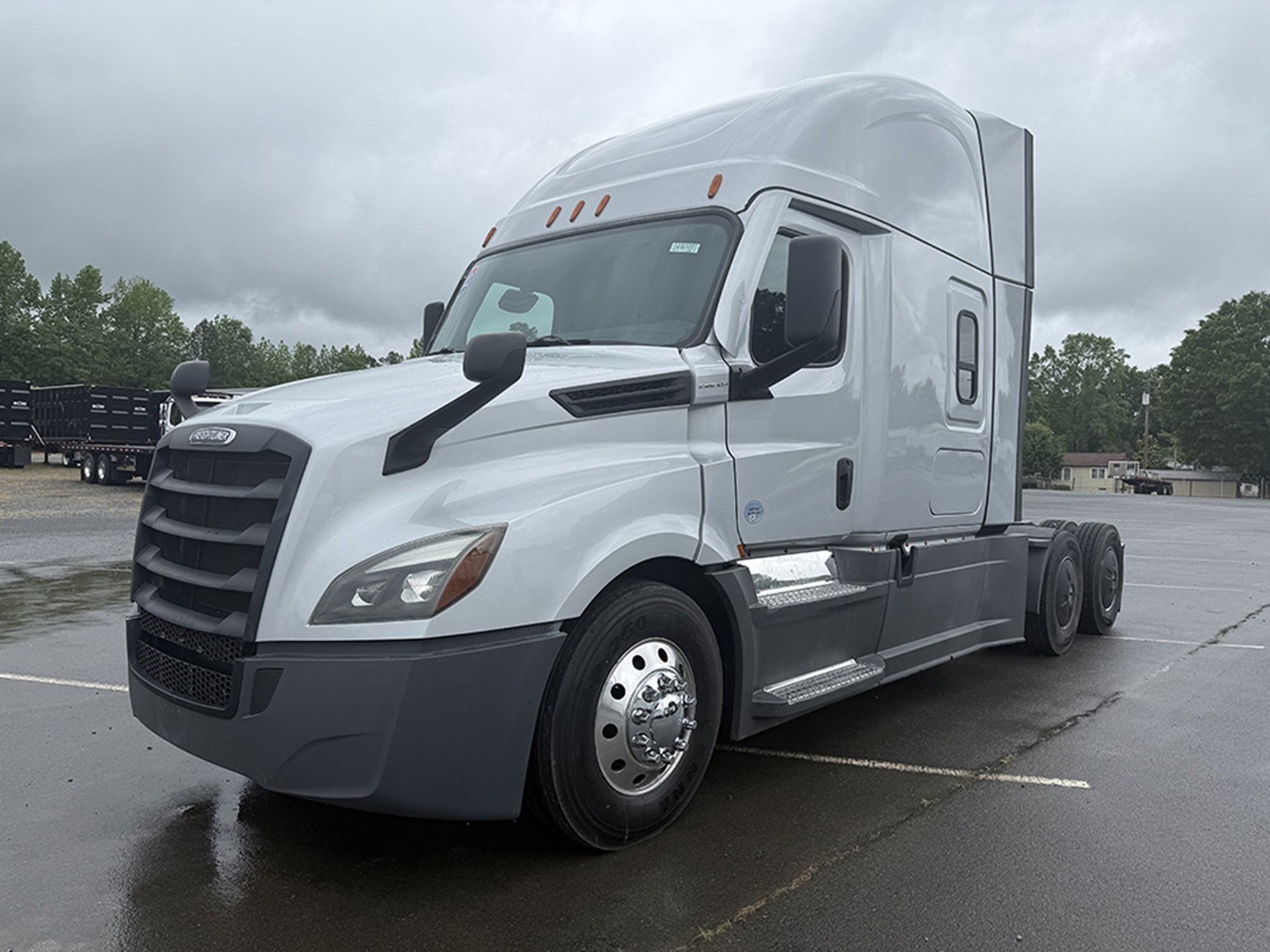 2023 Freightliner Cascadia 126 - image 1 of 6