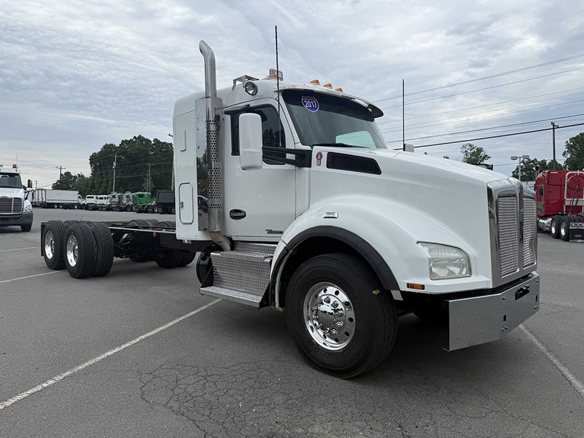 2017 Kenworth T880 - image 2 of 6
