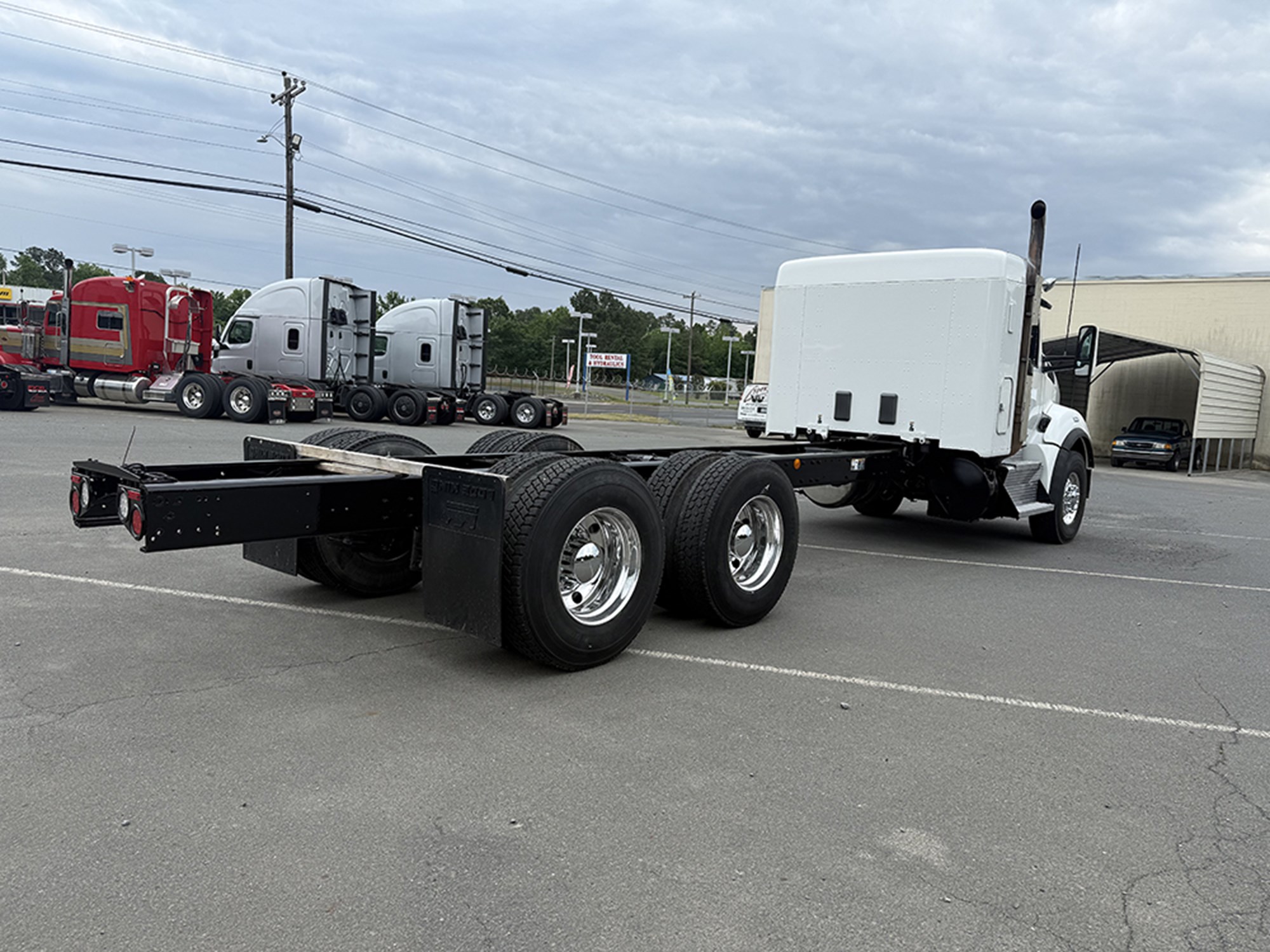 2017 Kenworth T880 - image 4 of 6