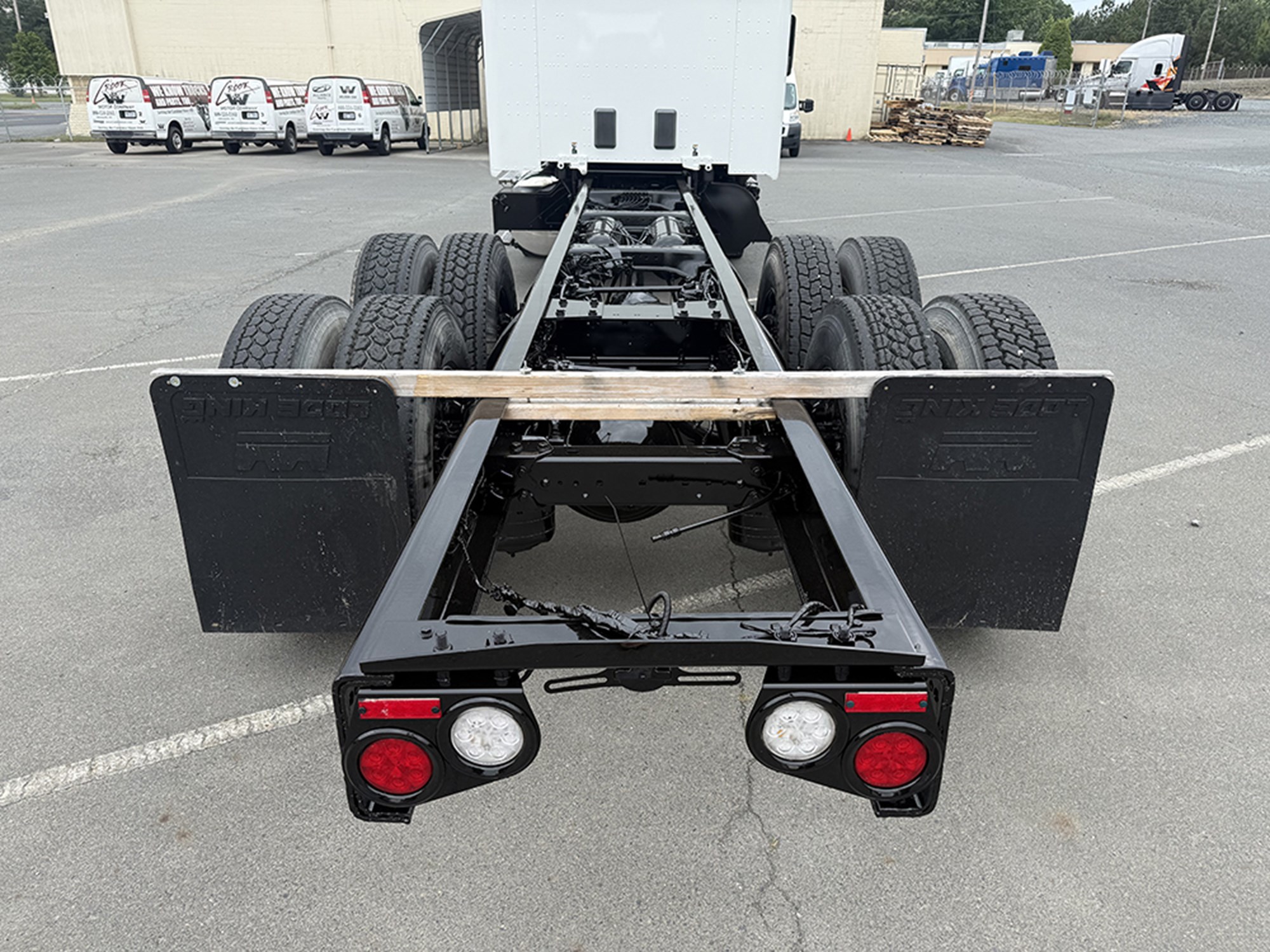 2017 Kenworth T880 - image 5 of 6