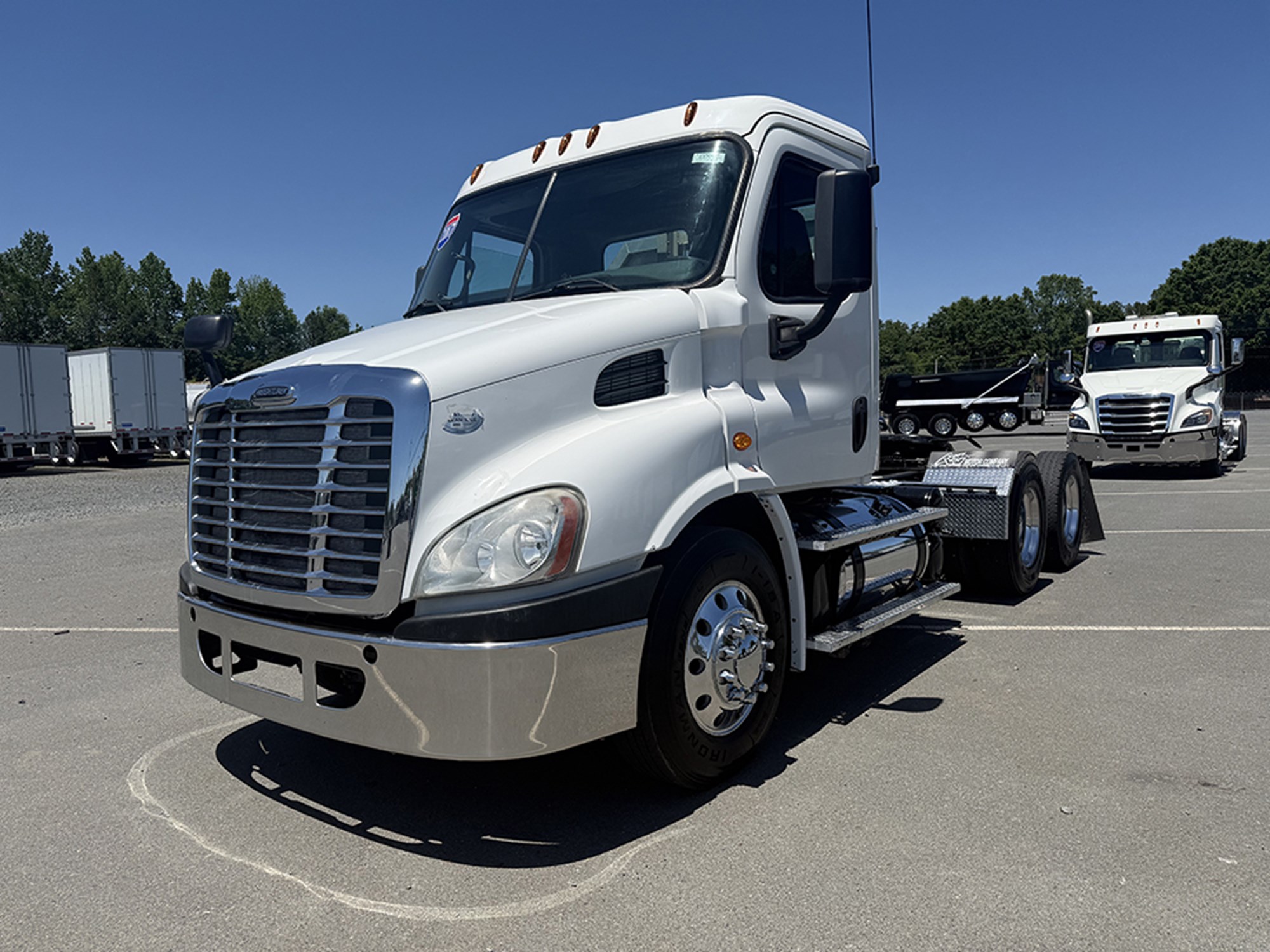 2017 Freightliner Cascadia 113 - image 1 of 6
