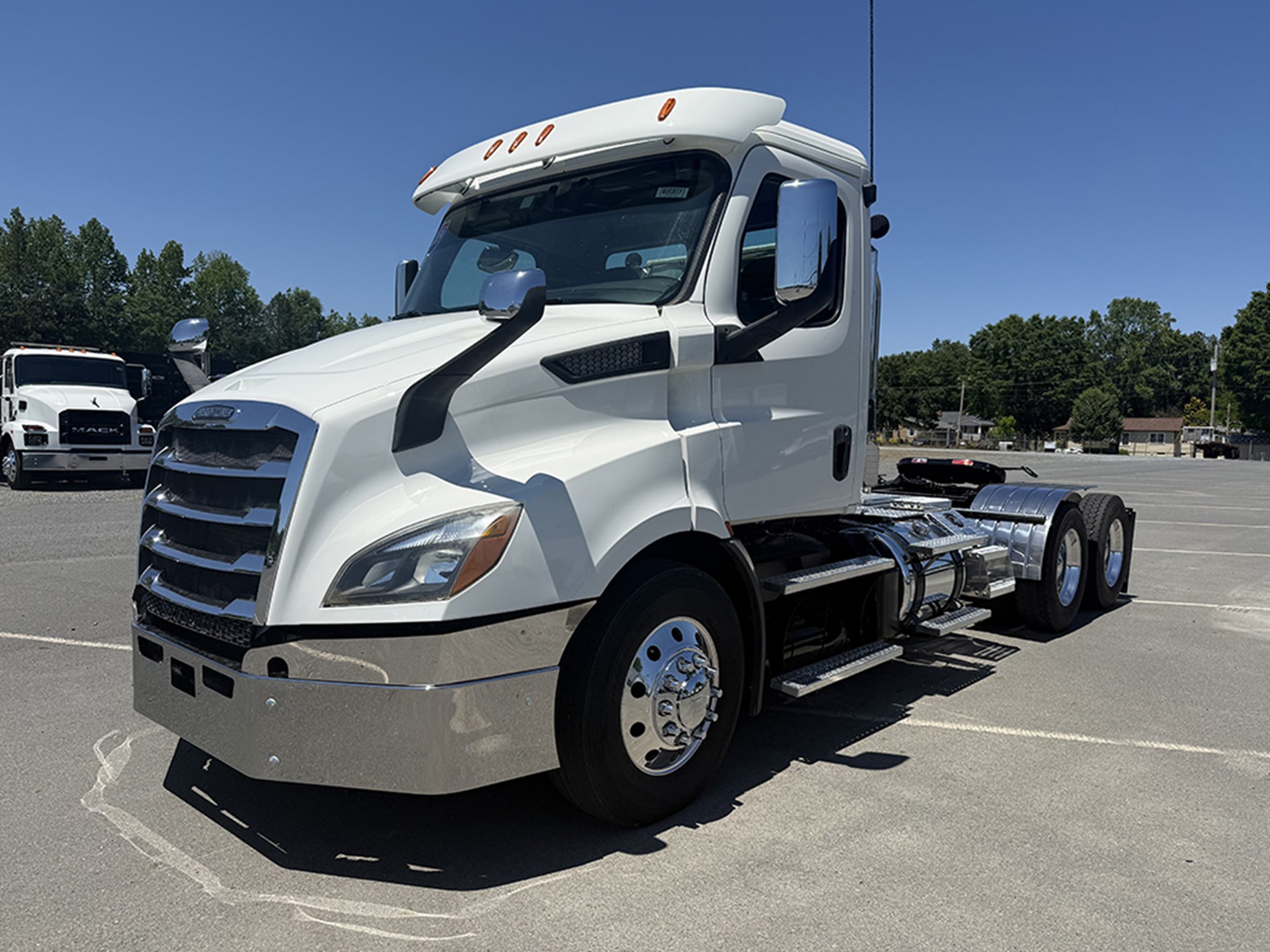 2019 Freightliner Cascadia 116 - image 1 of 6