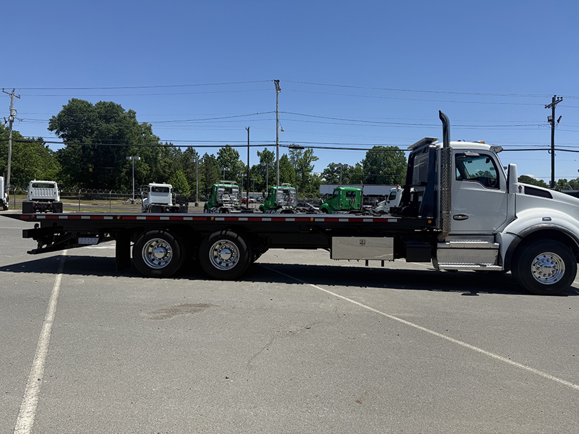 2018 Kenworth T880 - image 3 of 6