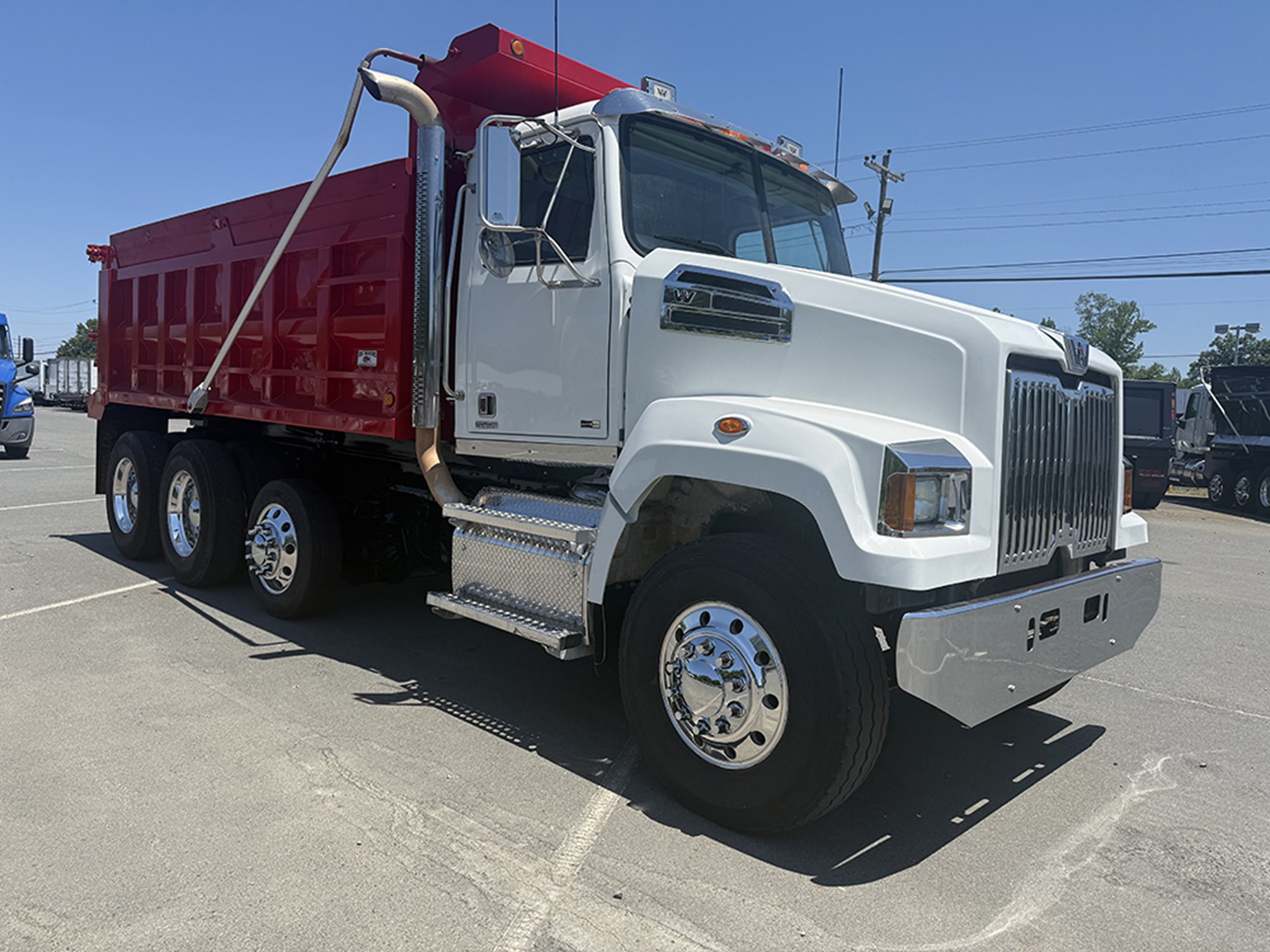 2013 Western Star 4700 - image 2 of 6