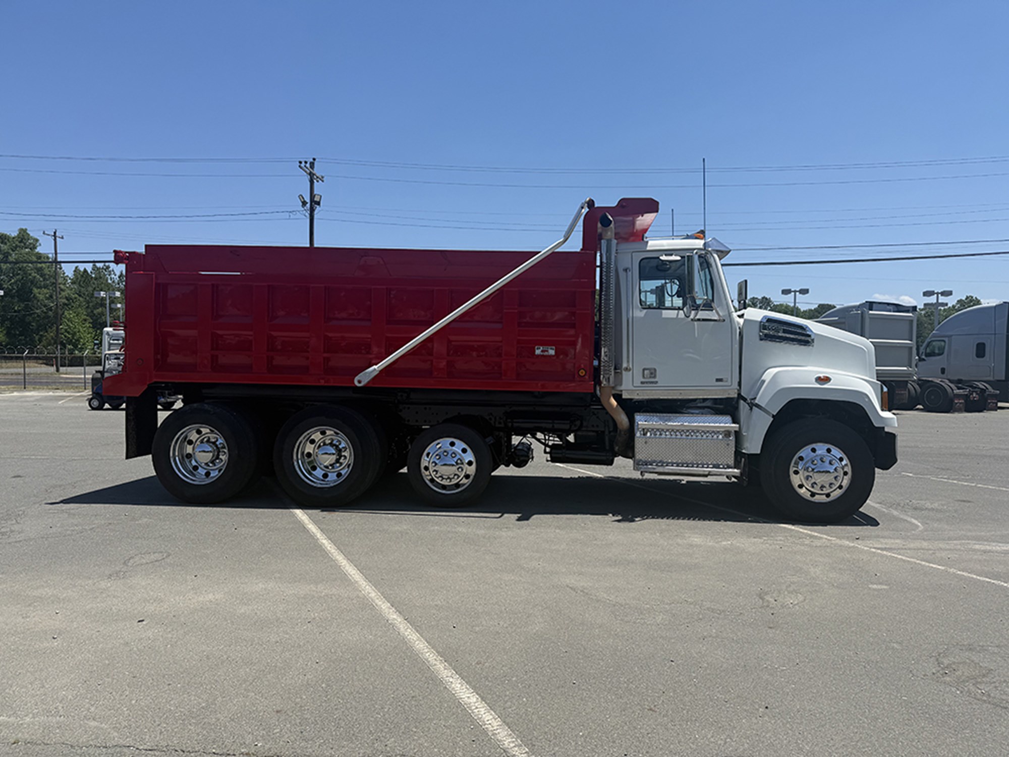 2013 Western Star 4700 - image 3 of 6