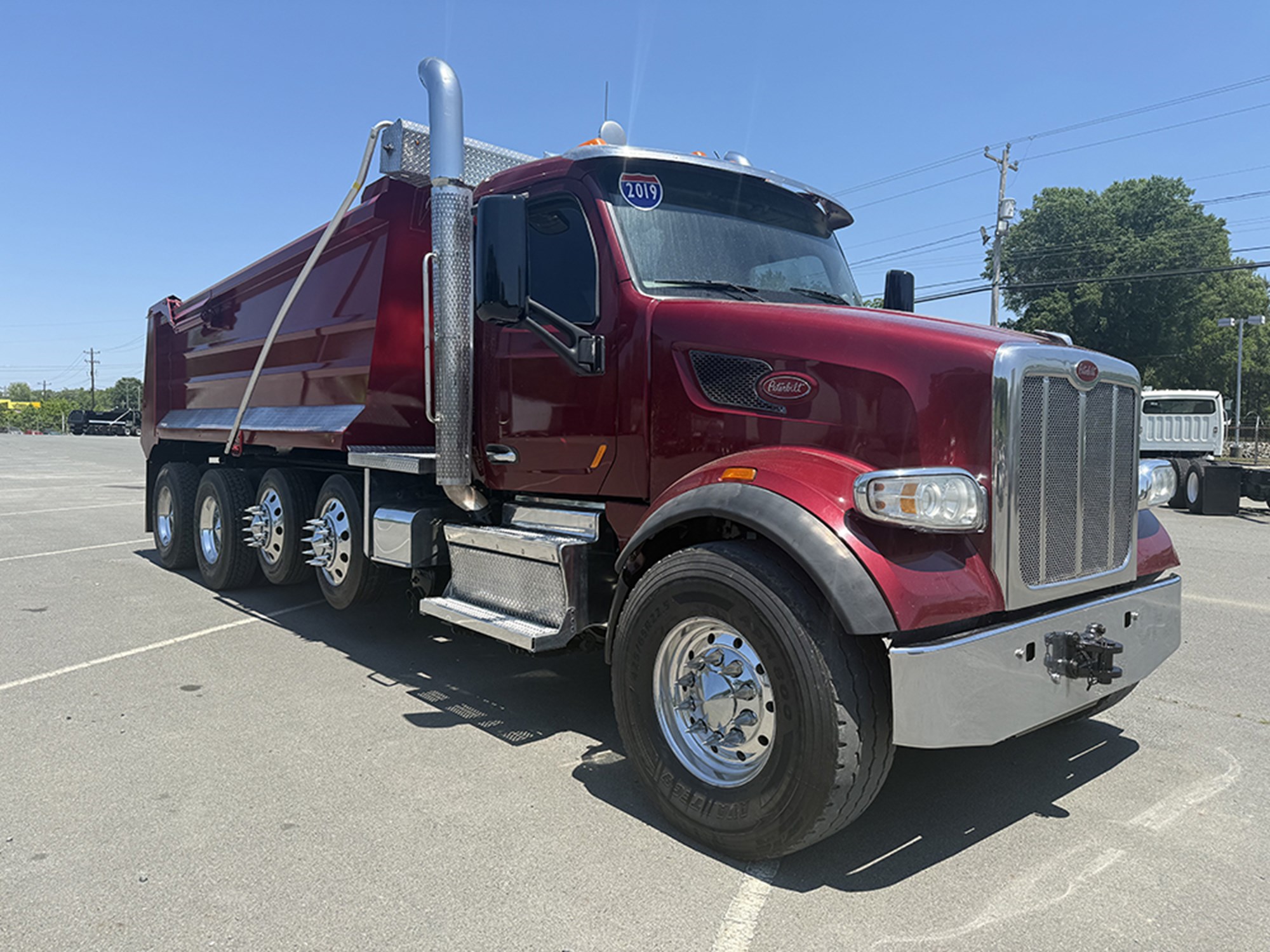 2019 Peterbilt 567 - image 2 of 6