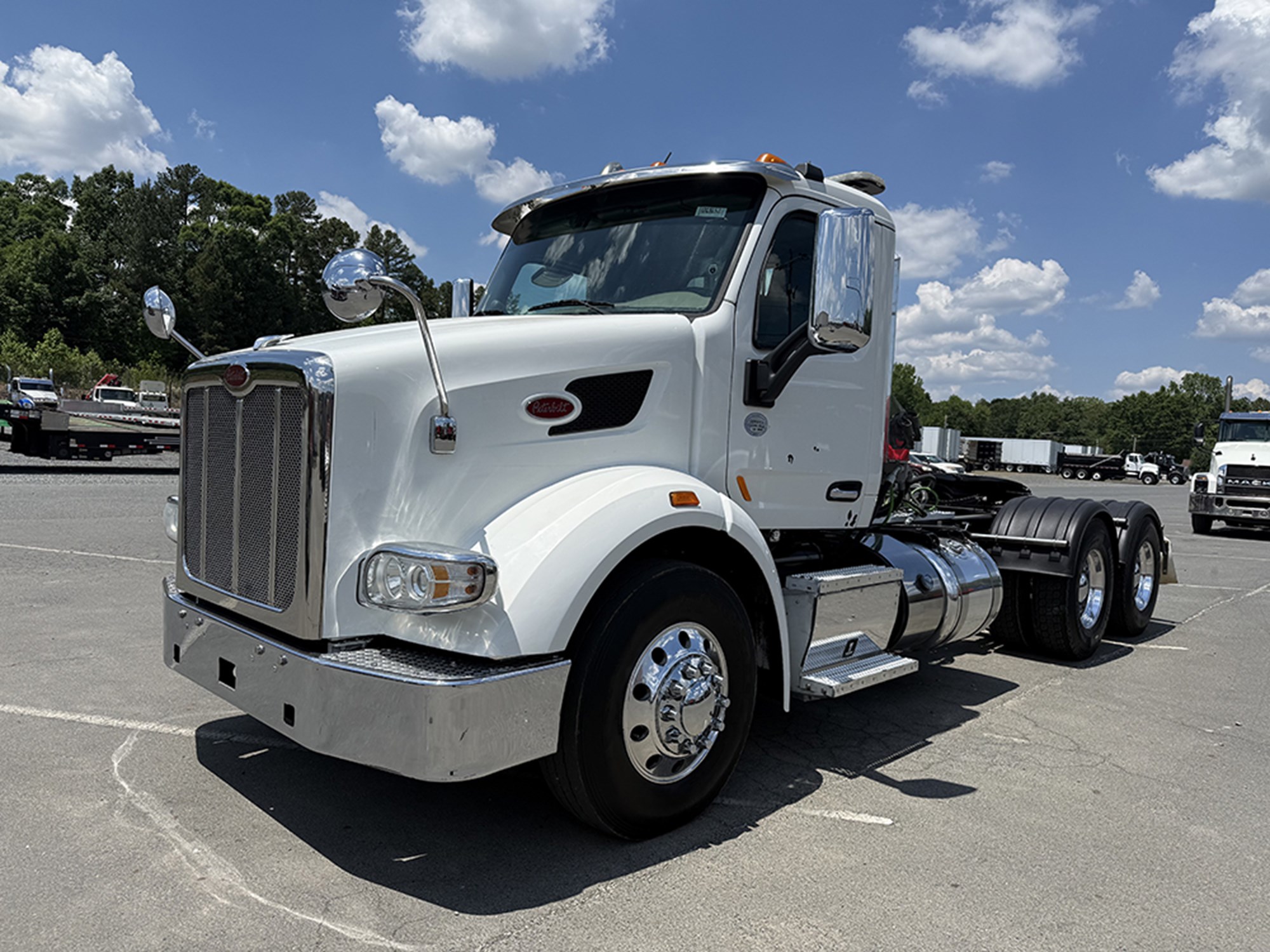 2019 Peterbilt 567 - image 1 of 6