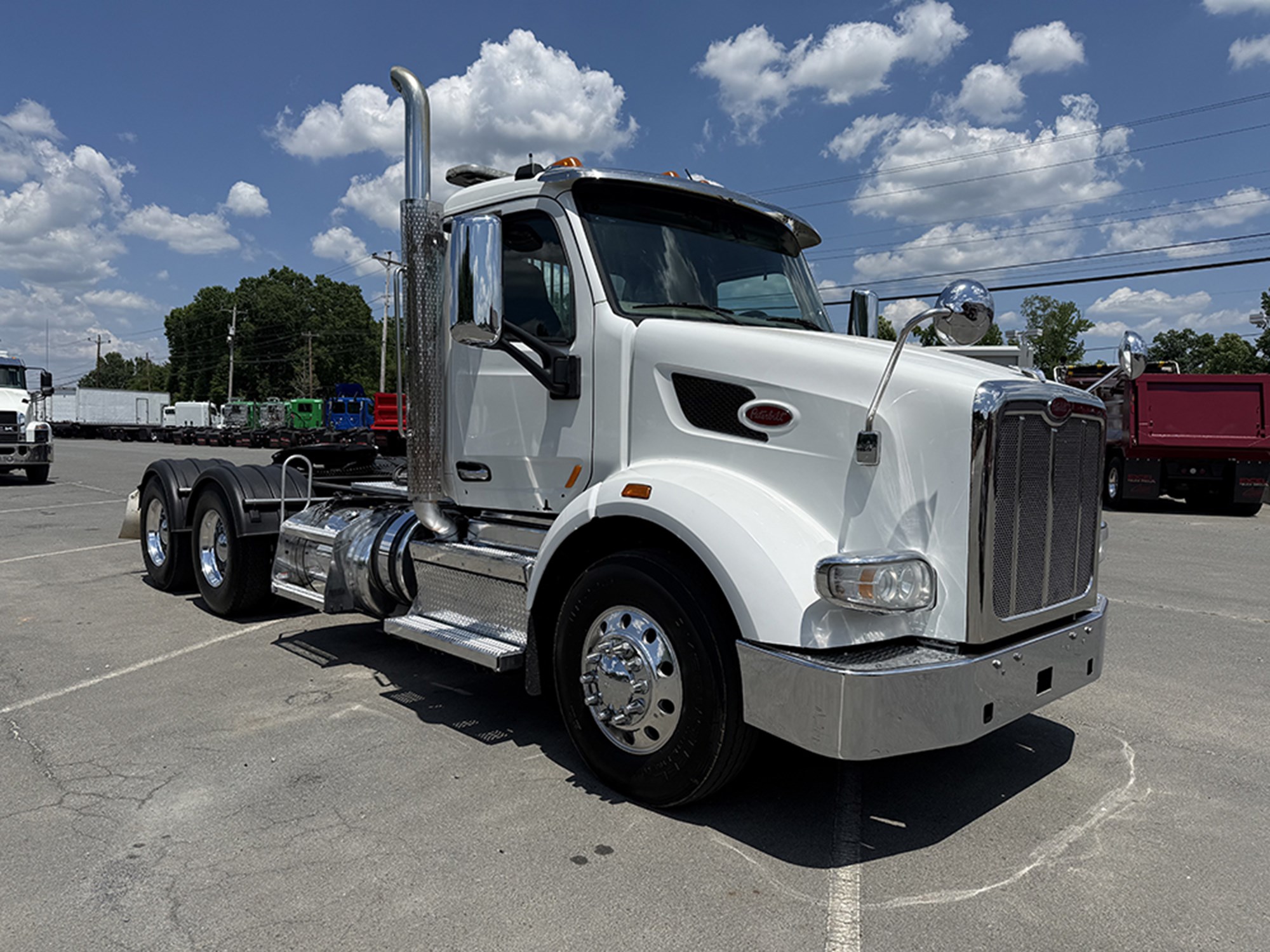 2019 Peterbilt 567 - image 2 of 6