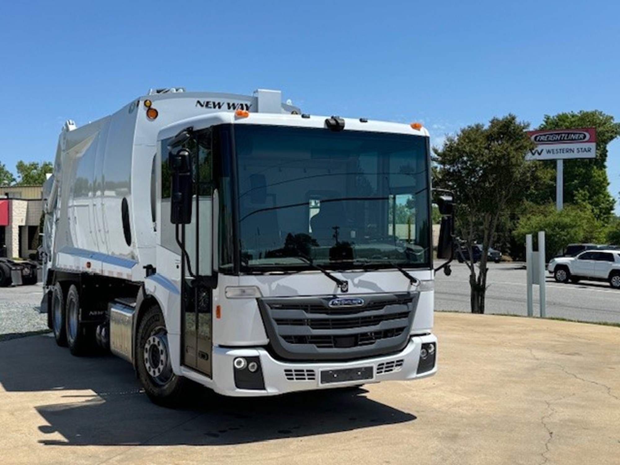 2023 FTL EH HIGH CAB - image 1 of 3