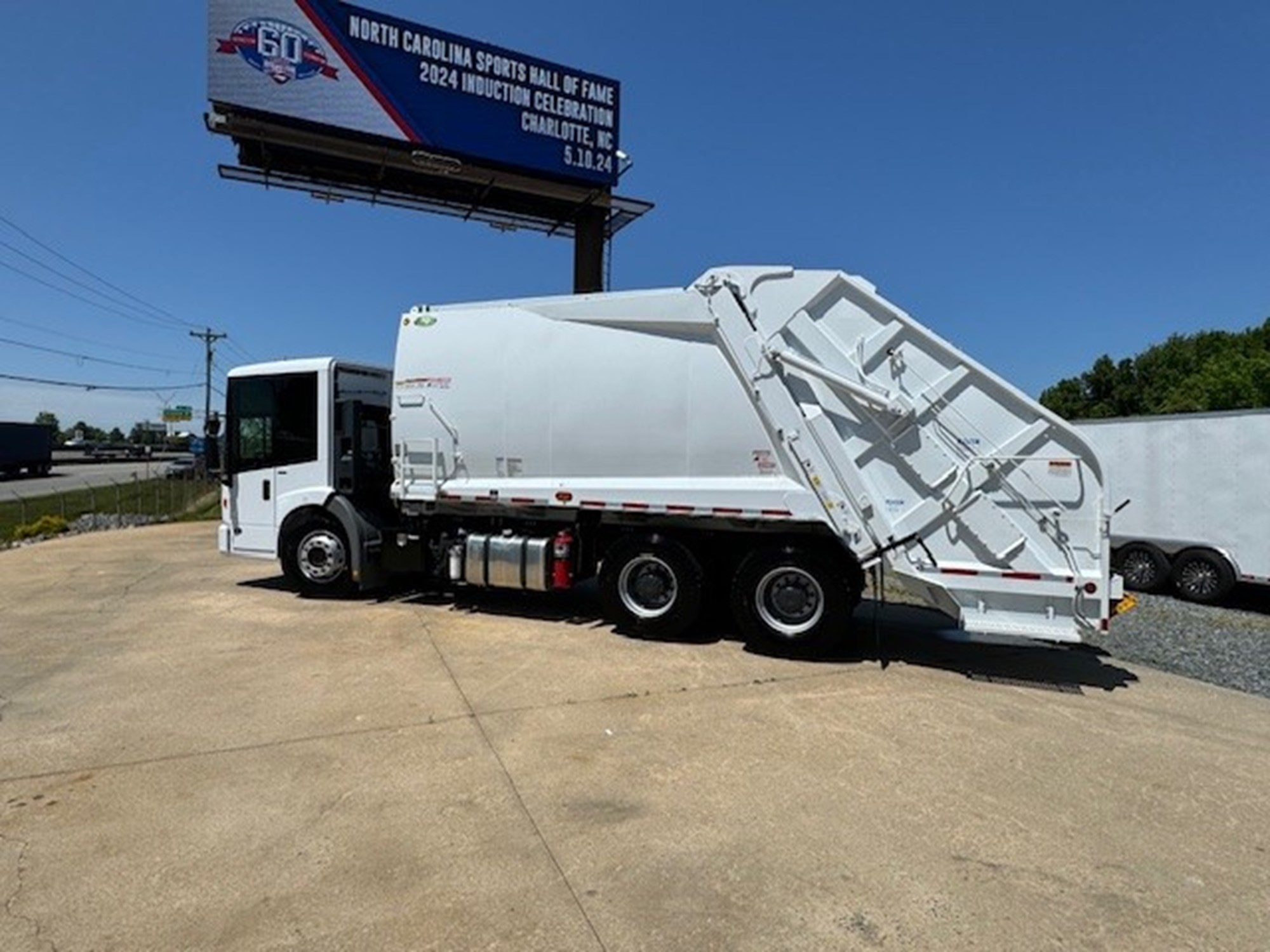 2023 FTL EH HIGH CAB - image 2 of 3