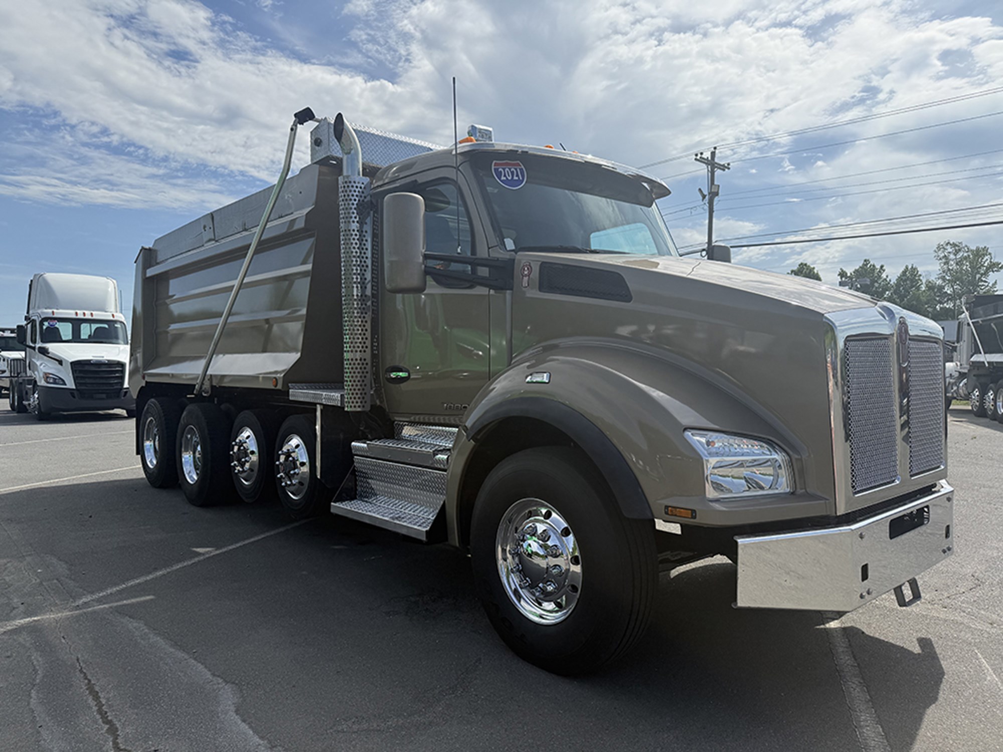 2021 Kenworth T880 2021 Kenworth T880 - image 2 of 6