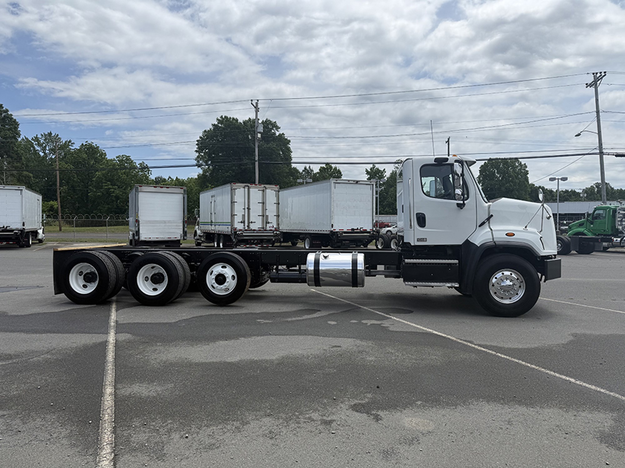 2016 Freightliner 108SD 2016 Freightliner 108SD - image 3 of 6