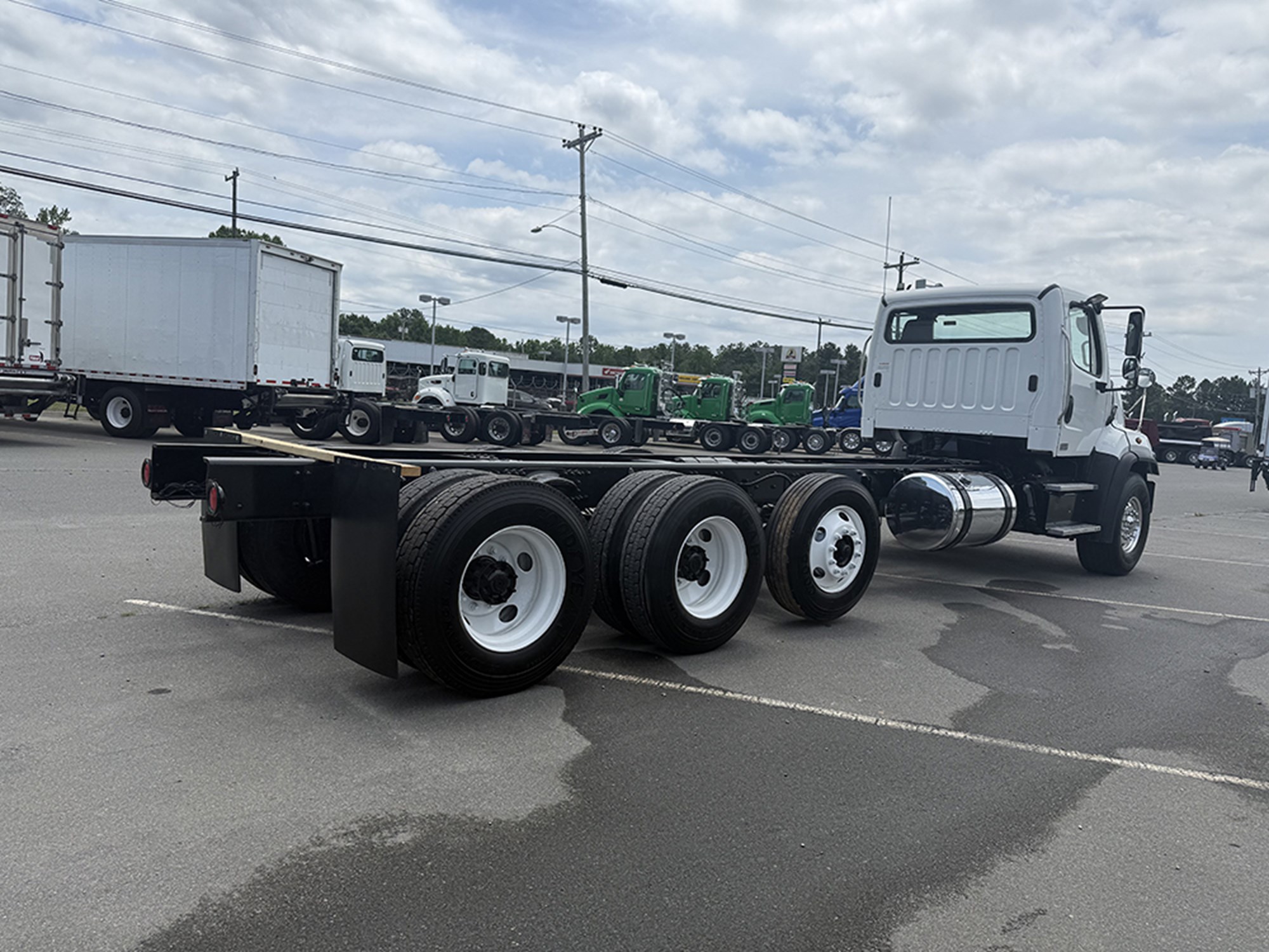 2016 Freightliner 108SD 2016 Freightliner 108SD - image 4 of 6