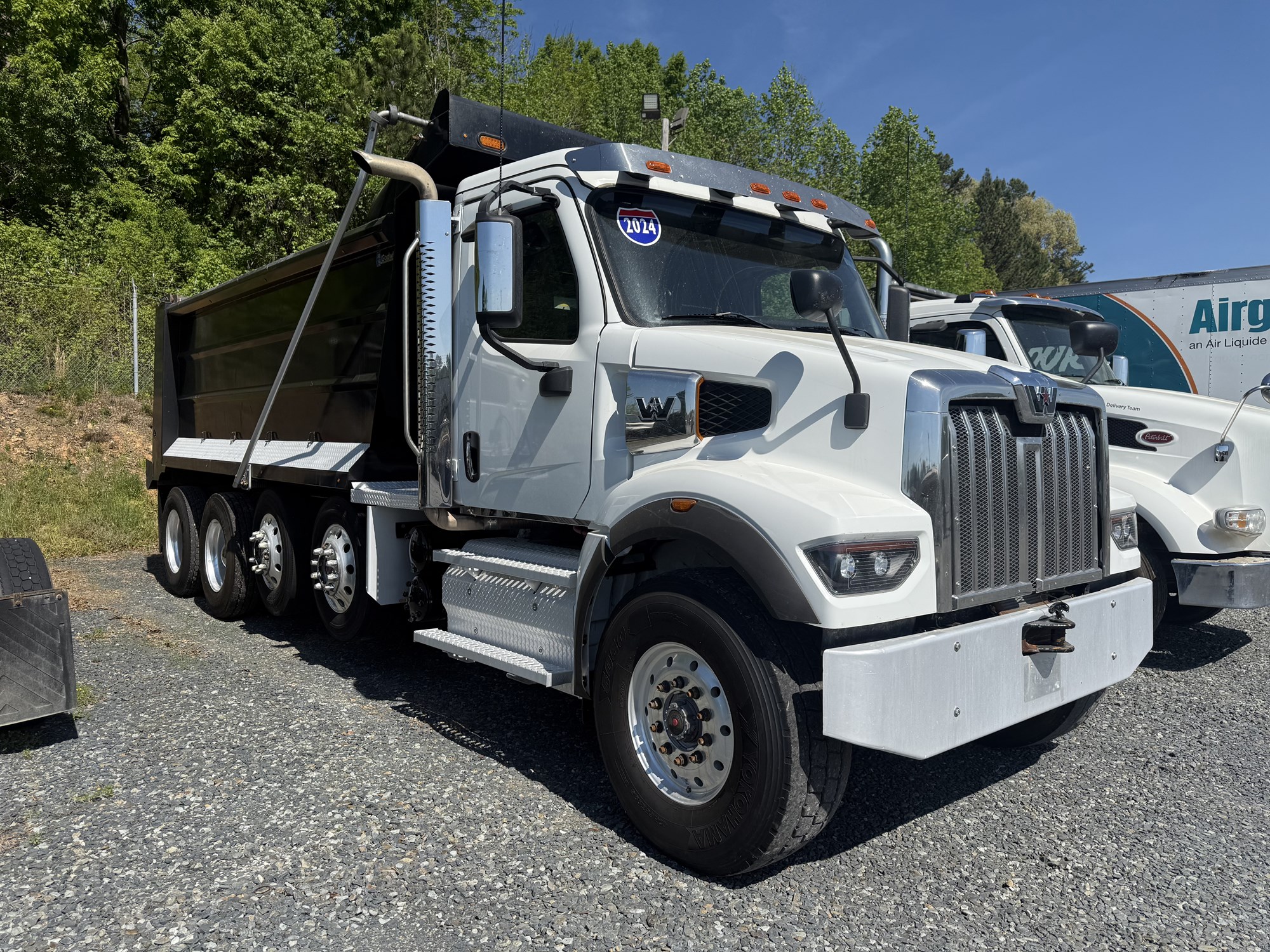 2024 Western Star 47X 2024 Western Star 47X - image 2 of 3