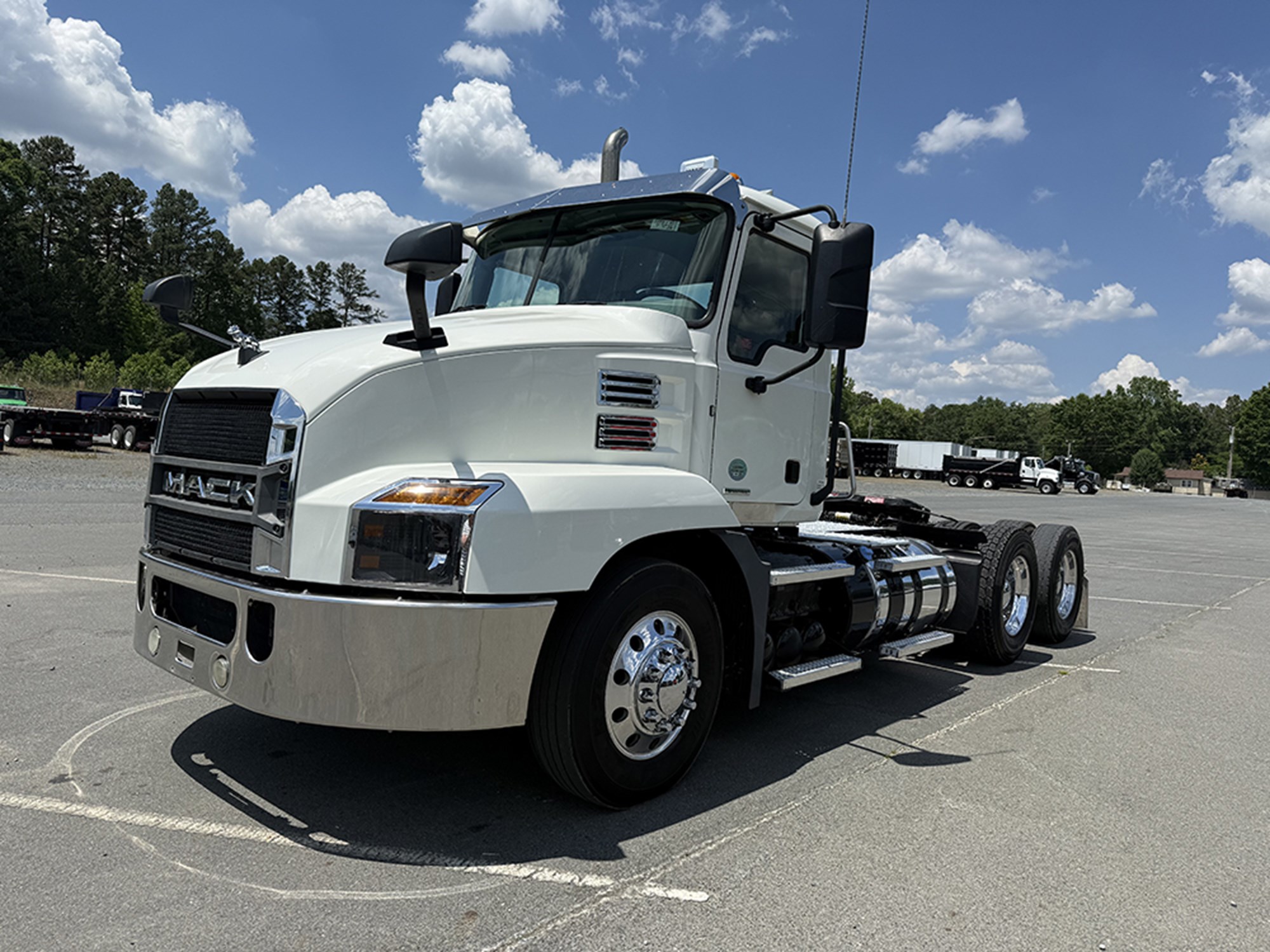 2020 Mack Anthem 2020 Mack Anthem - image 1 of 6