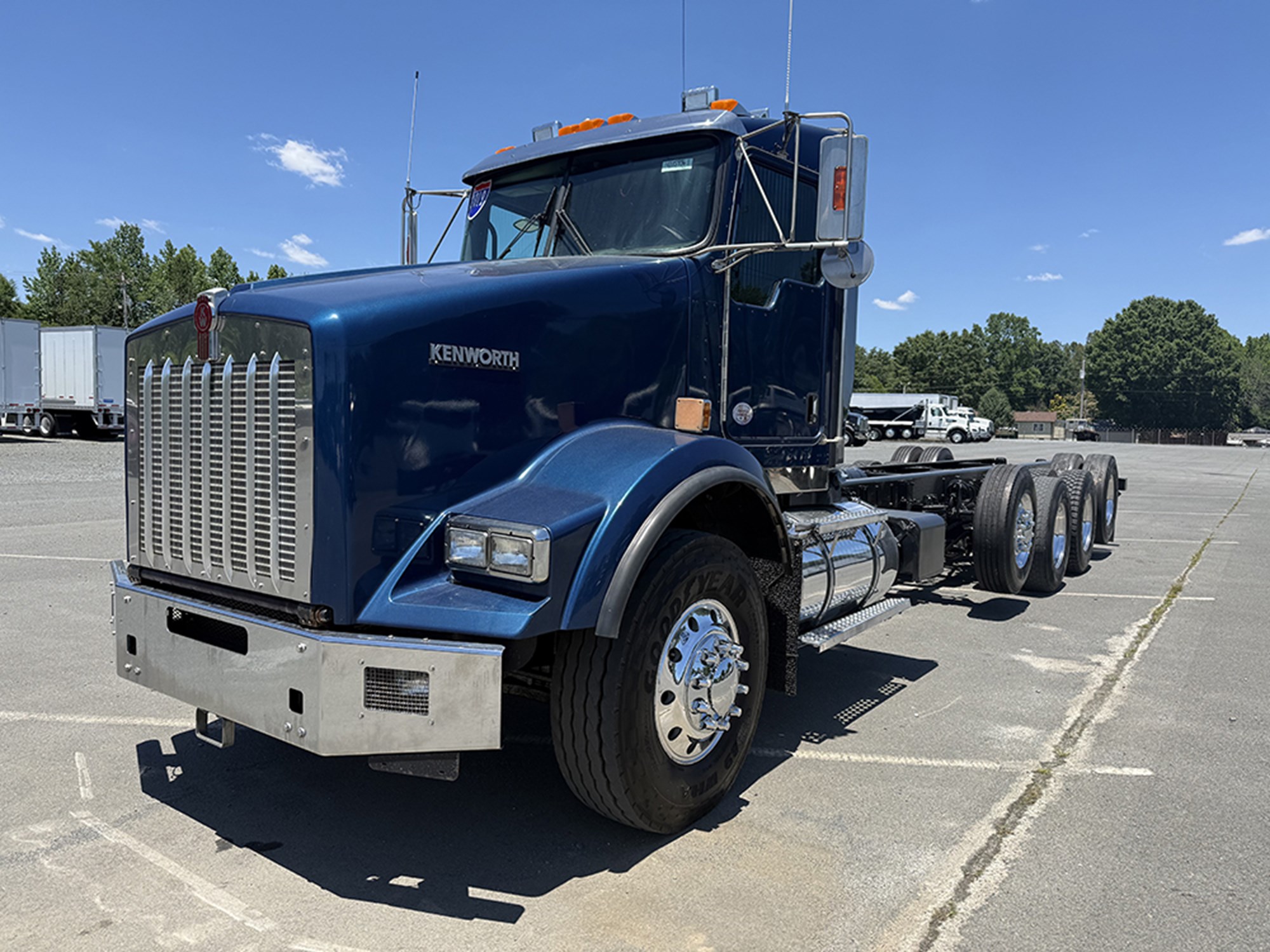 2019 Kenworth T8 Series 2019 Kenworth T8 Series - image 1 of 6